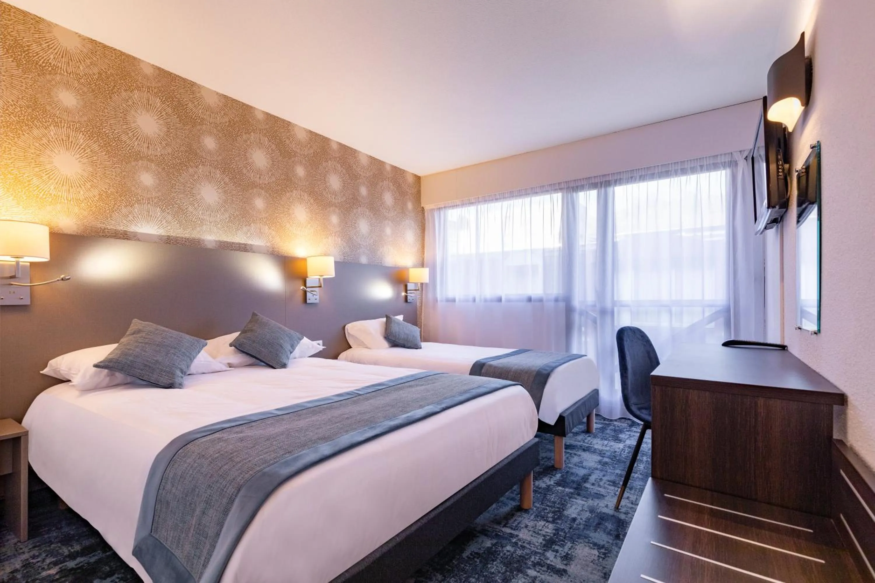 Bed in Hôtel National