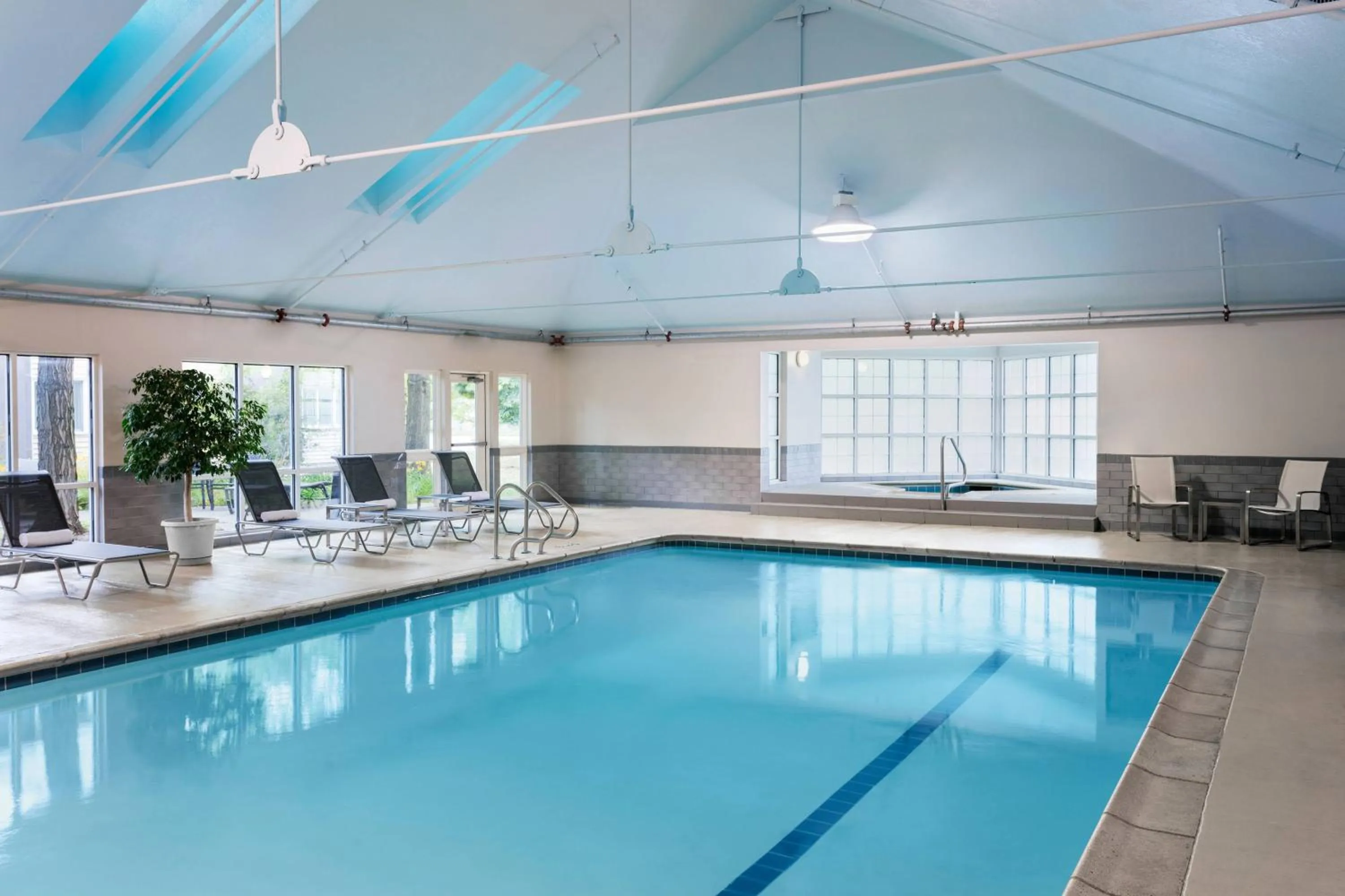 Swimming pool in Delta Hotels by Marriott Burlington