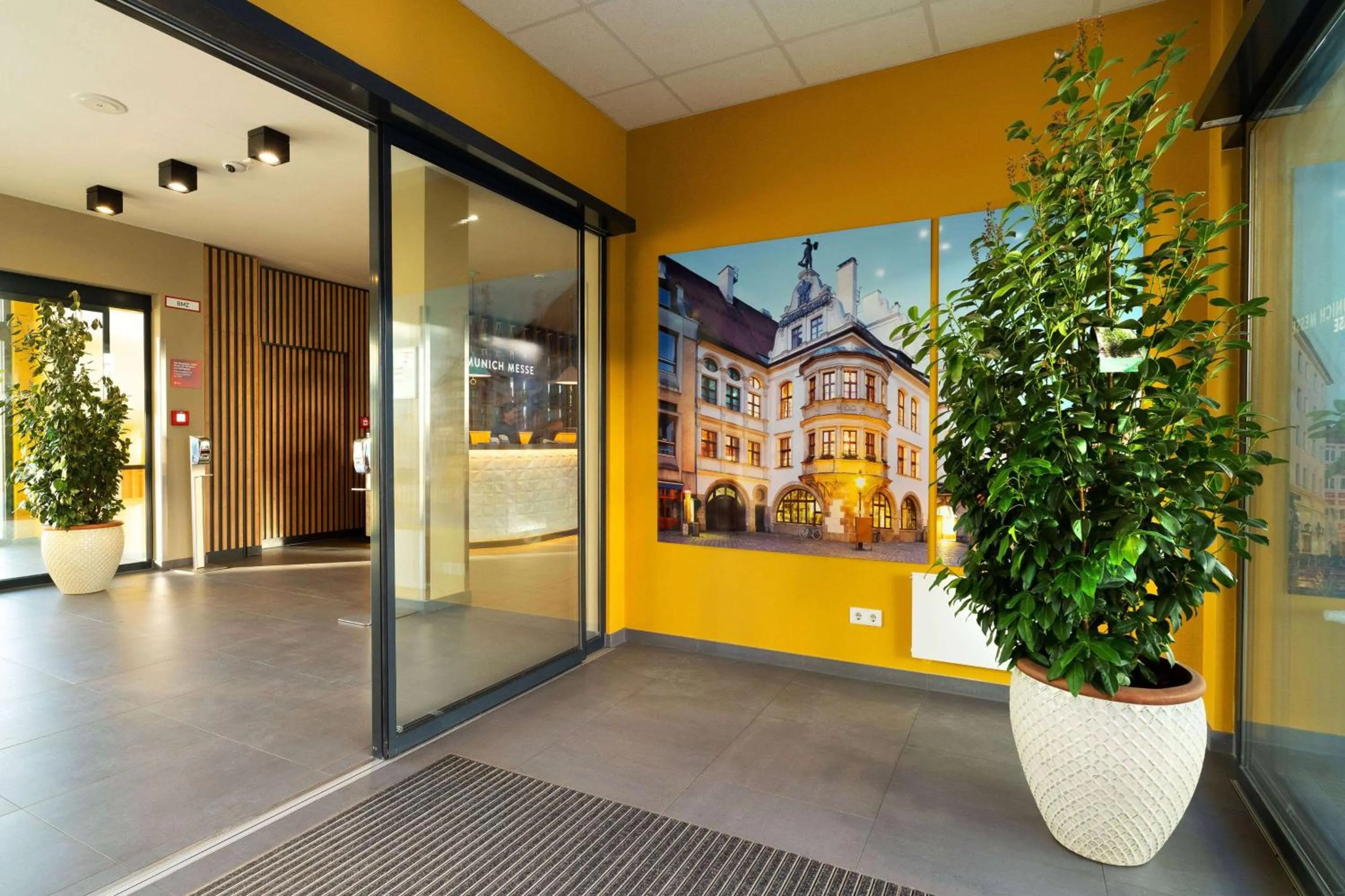 Lobby or reception in Ramada Encore by Wyndham Munich Messe