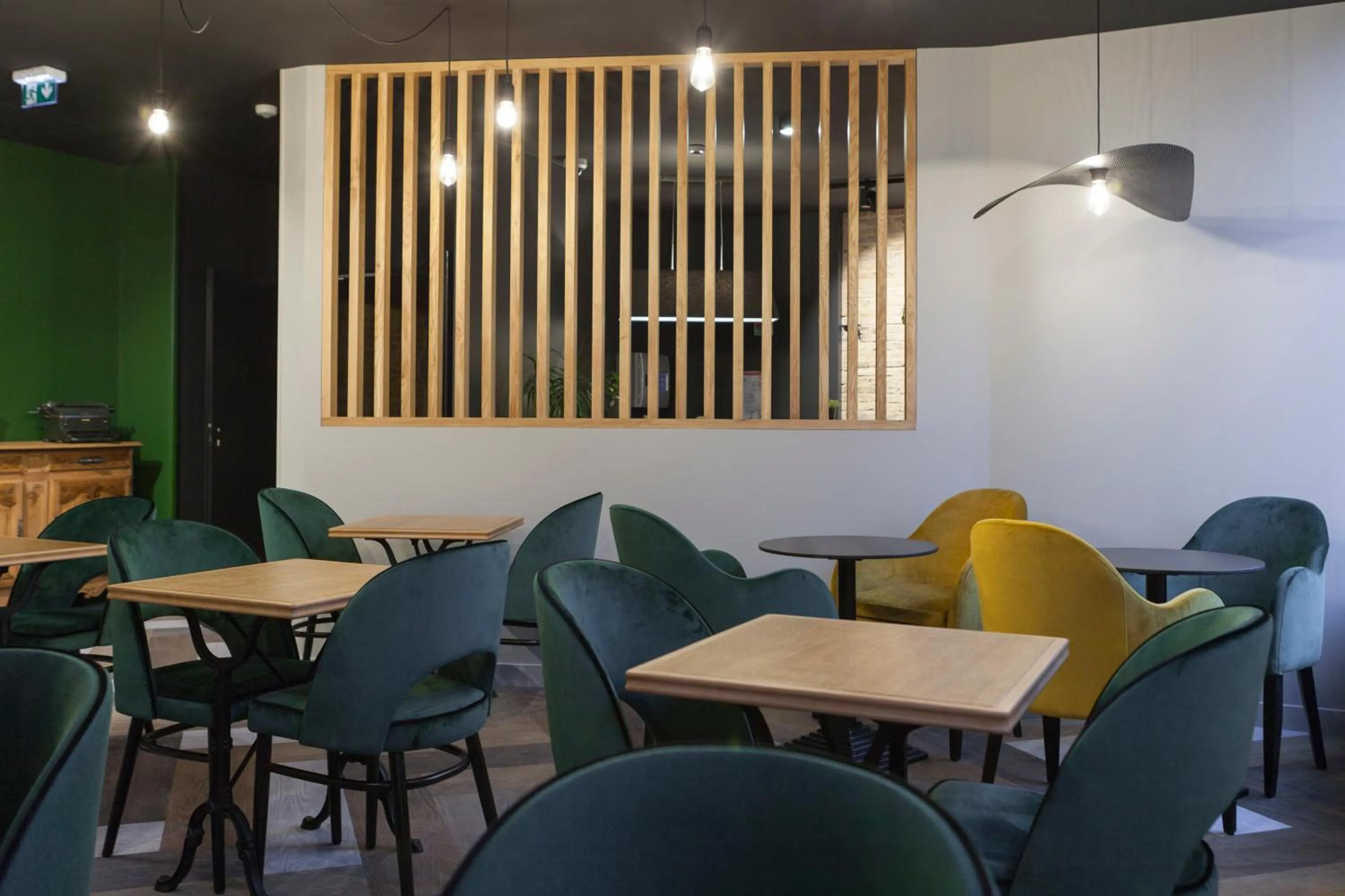 Restaurant/places to eat in Logis Hotel du Maine