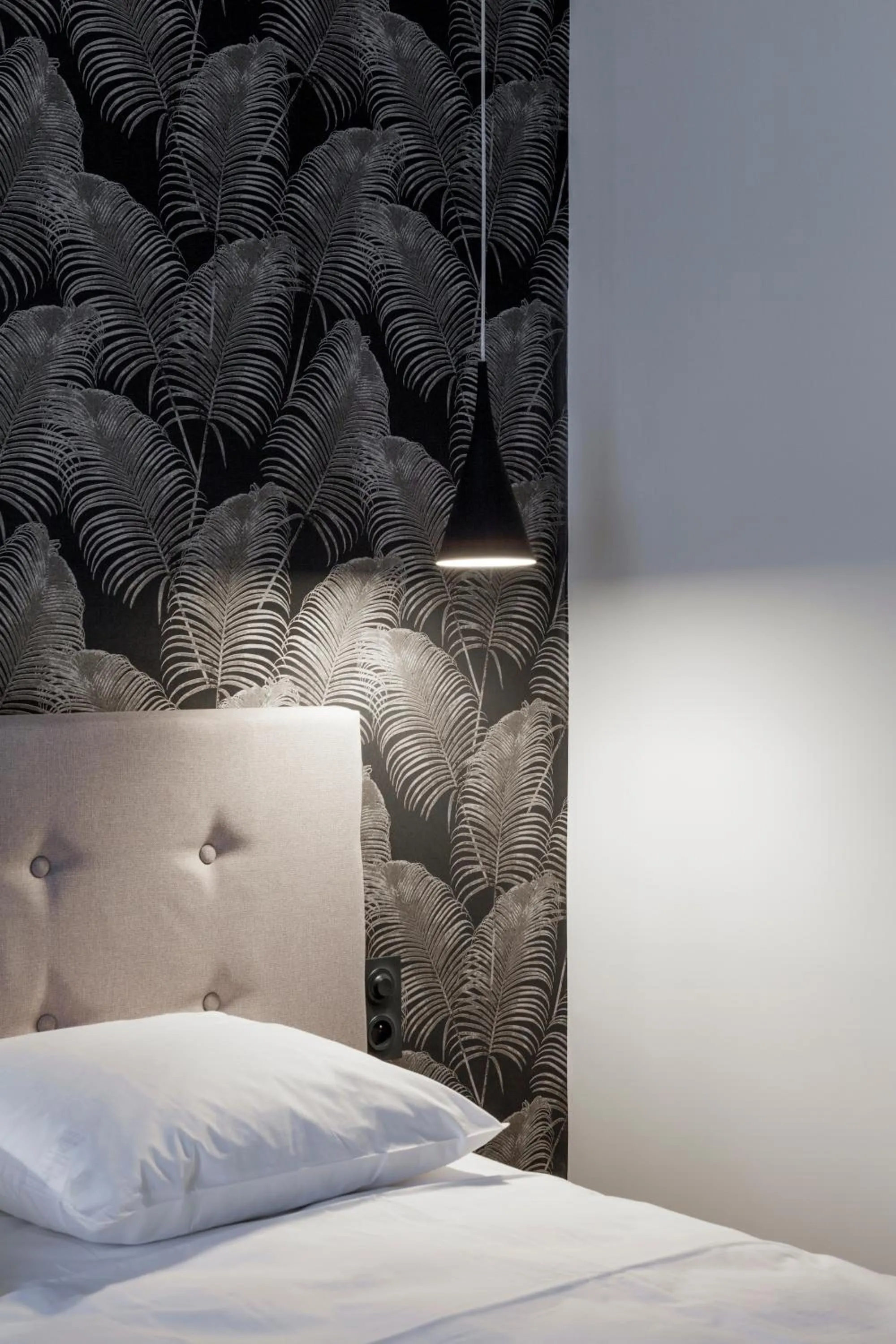 Bed in Logis Hotel du Maine