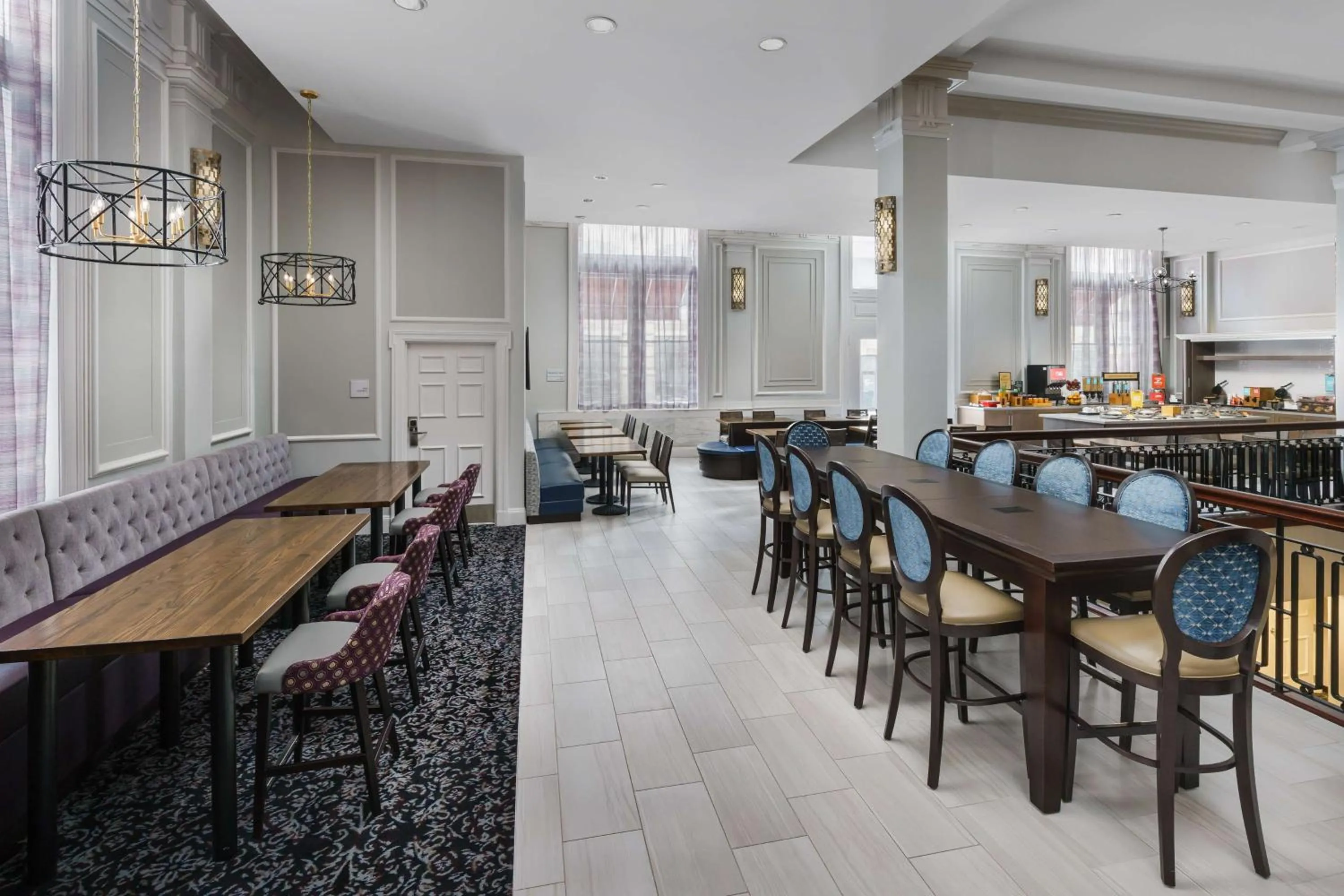 Breakfast in Hampton Inn & Suites Baltimore Inner Harbor