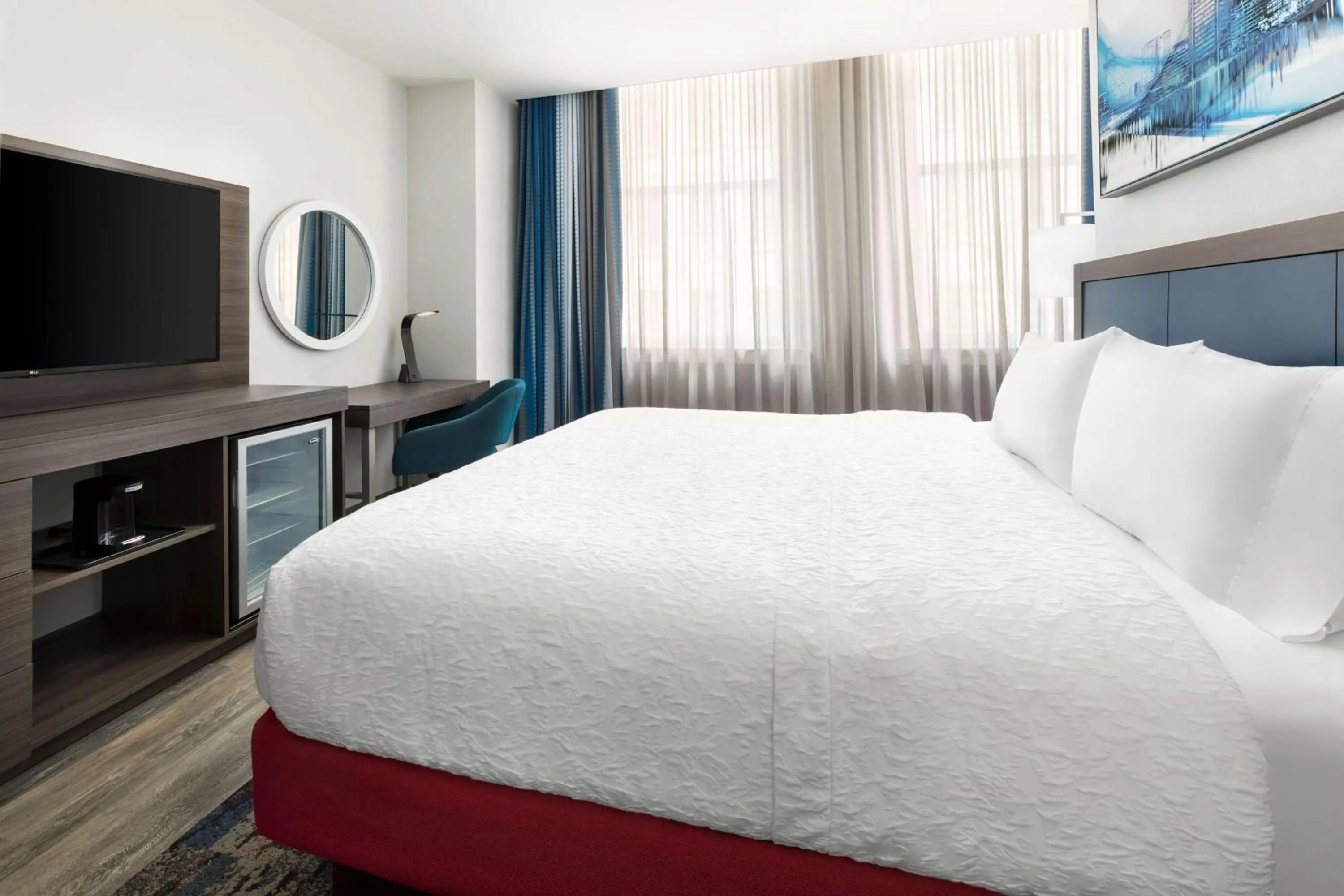 Bedroom, Bed in Hampton Inn & Suites Baltimore Inner Harbor