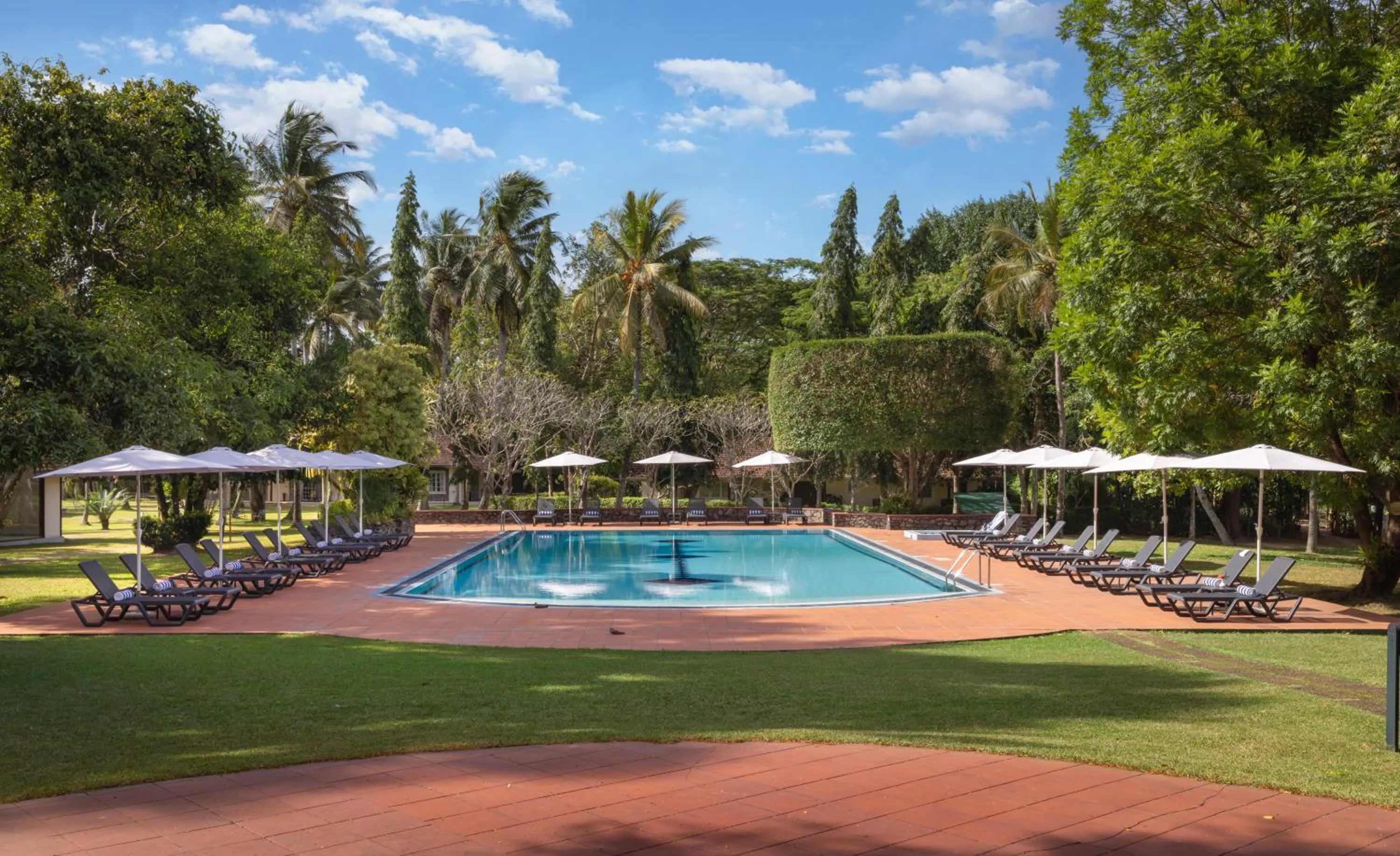 Pool view in Tamarind Tree Garden Resort - Katunayake