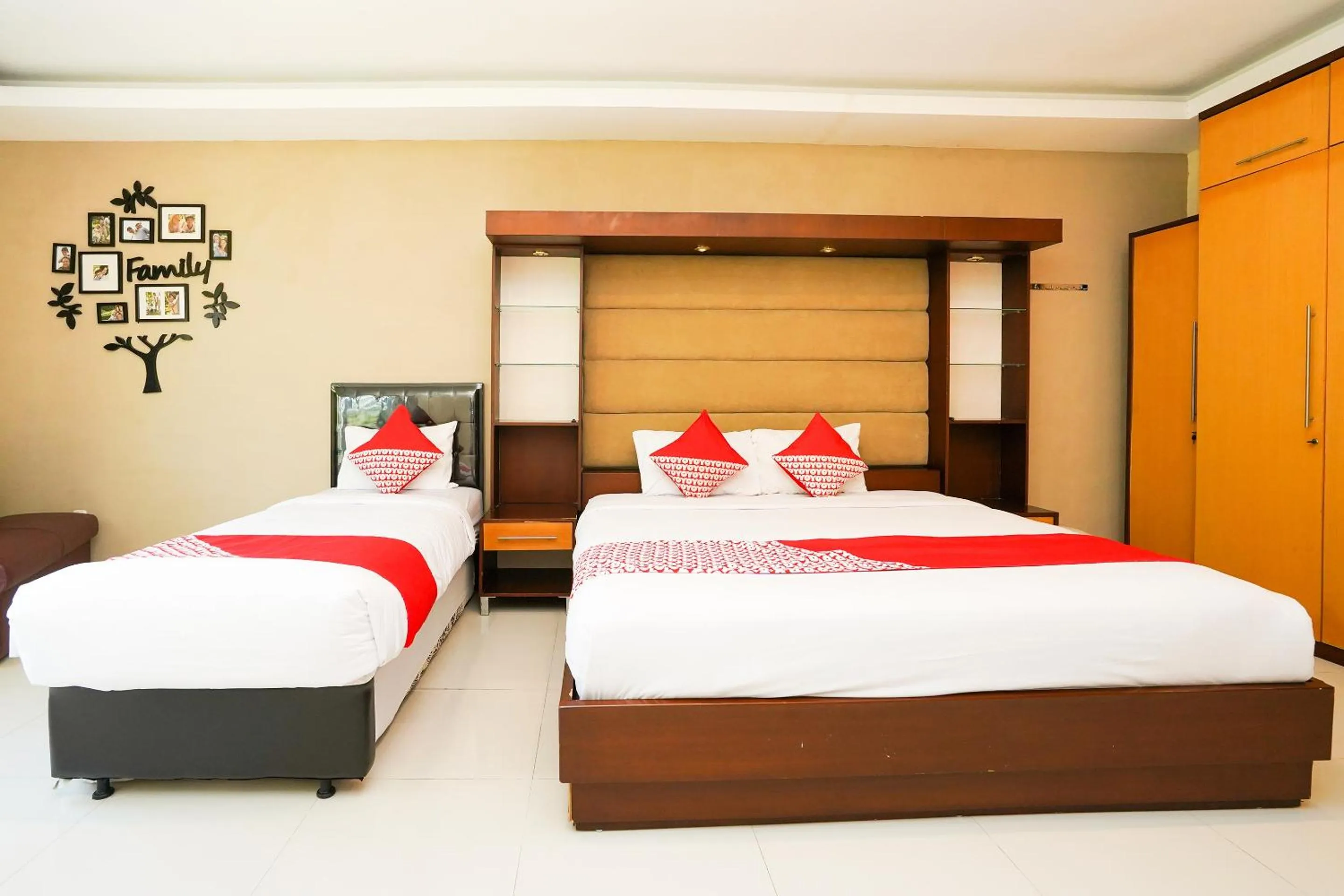Bedroom, Bed in Capital O 175 K-60 Residence