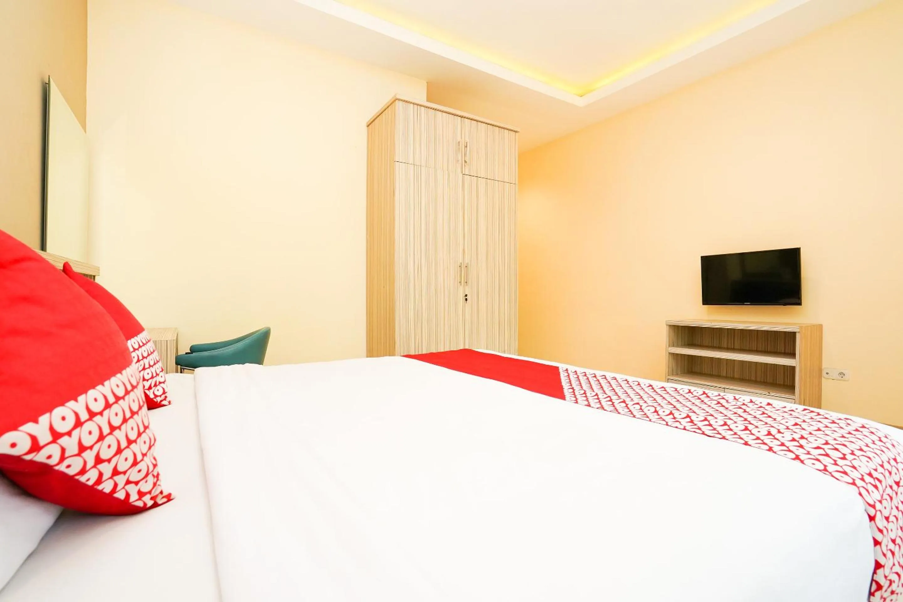 Bedroom, Bed in Capital O 175 K-60 Residence