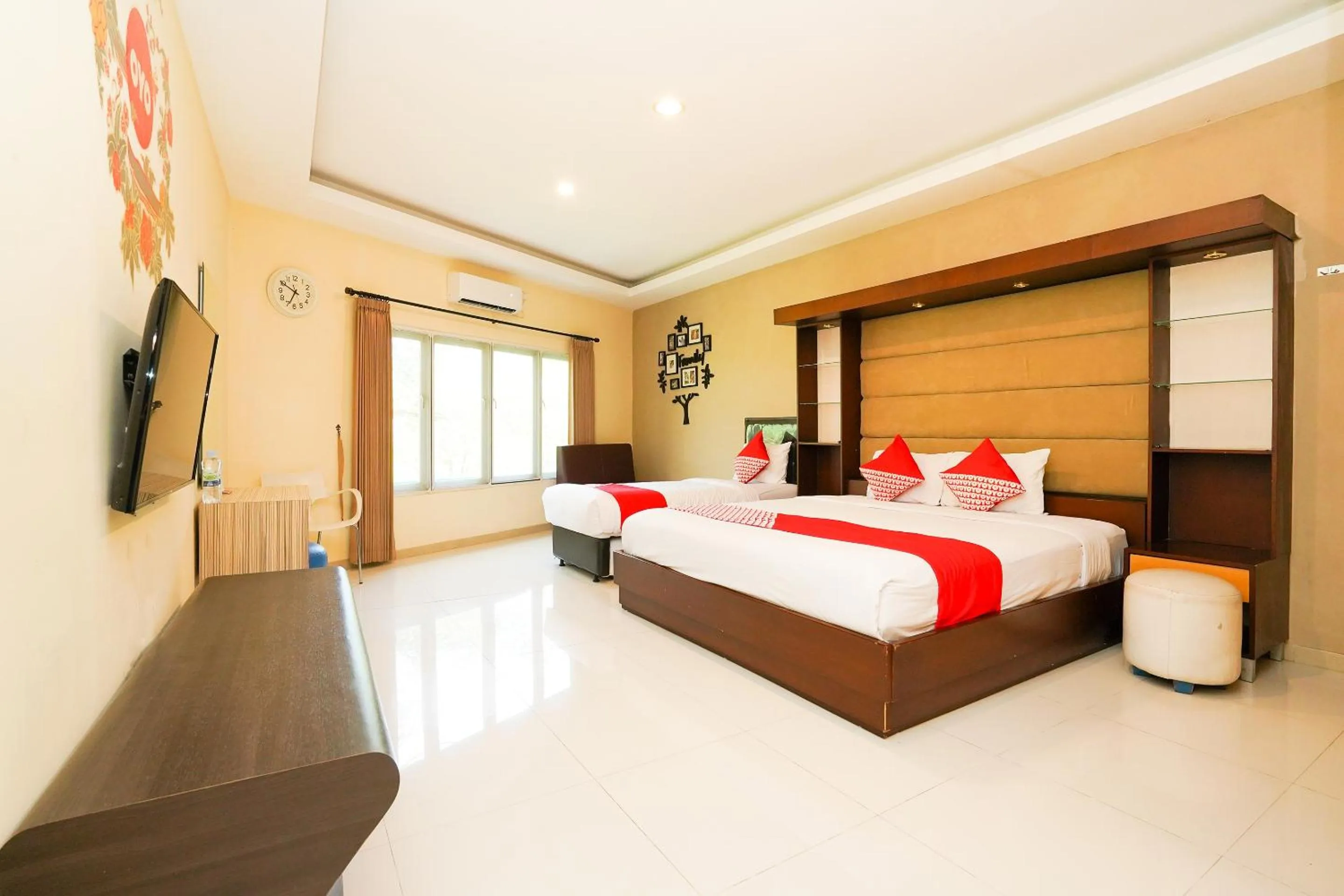 Bedroom, Bed in Capital O 175 K-60 Residence