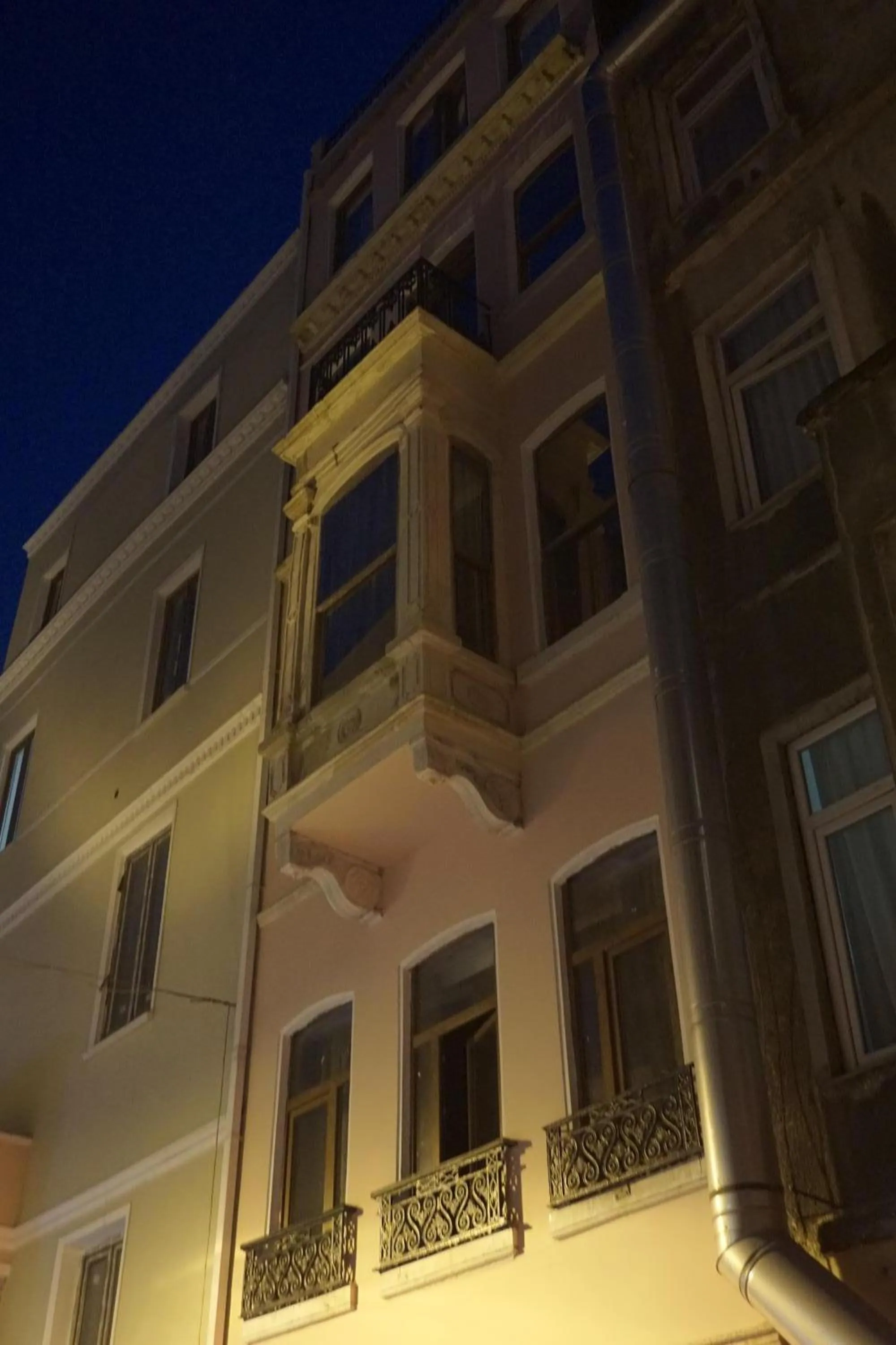 Property building in Chillout Lya Hostel & Lounge