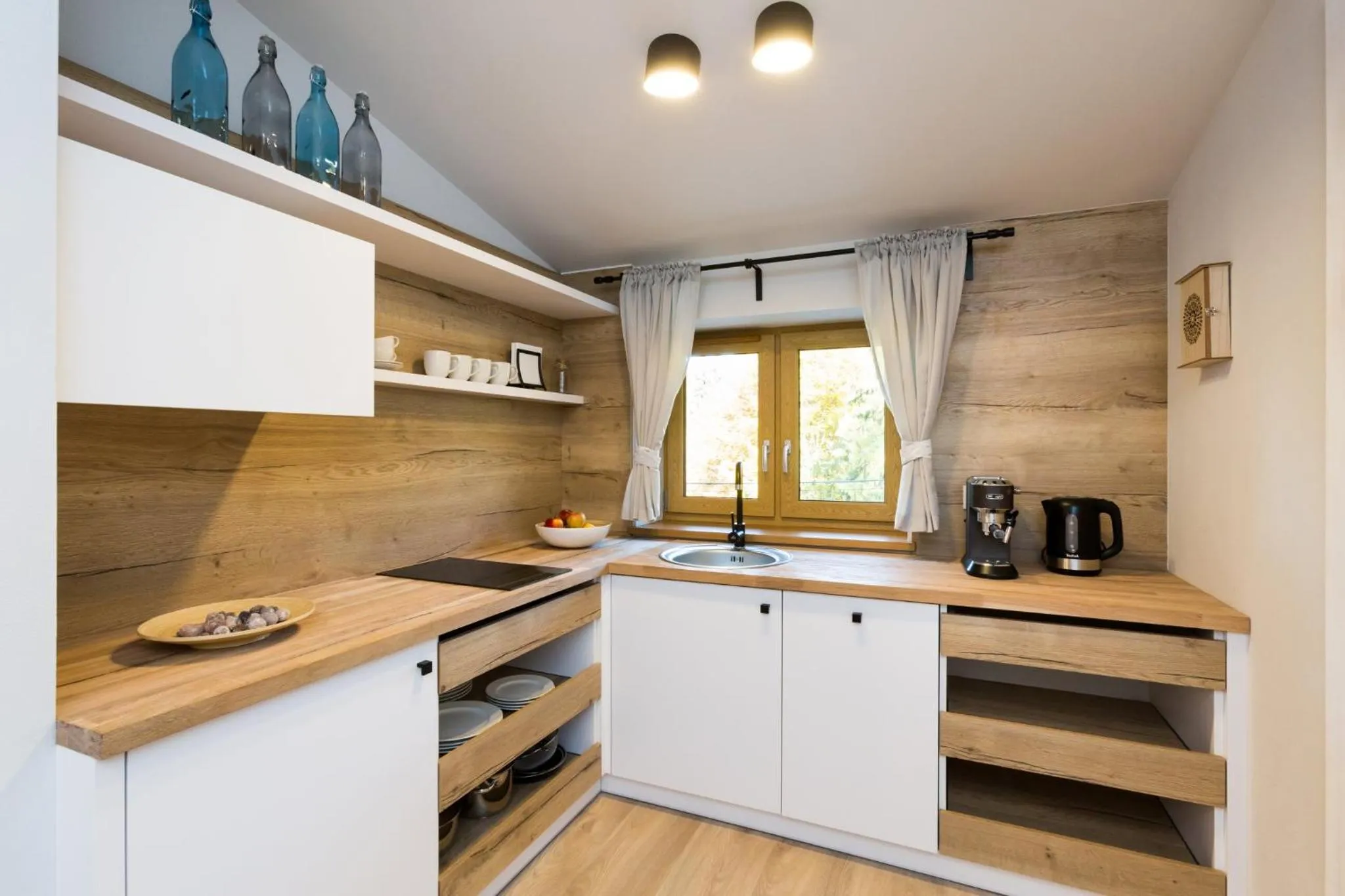 Kitchen or kitchenette in Apartamenty Willa Marko z sauną, grillowiskiem i rowerownią - Dream Apart