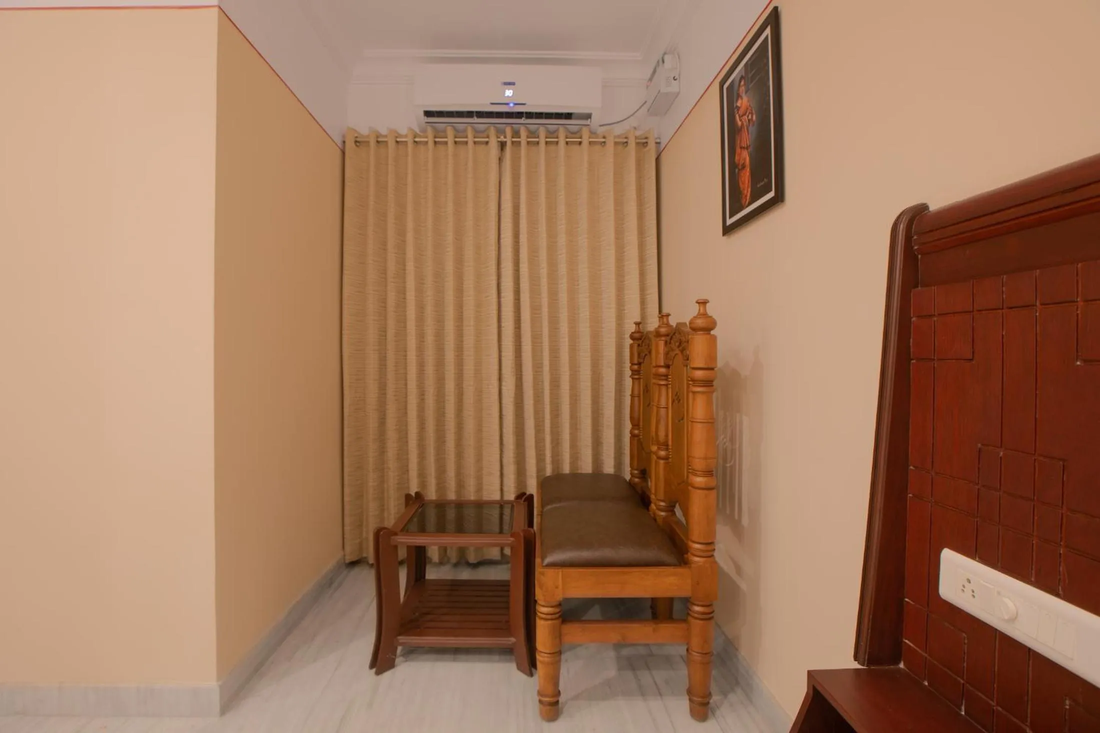 Area and facilities in Hotel Vashanth Krishna