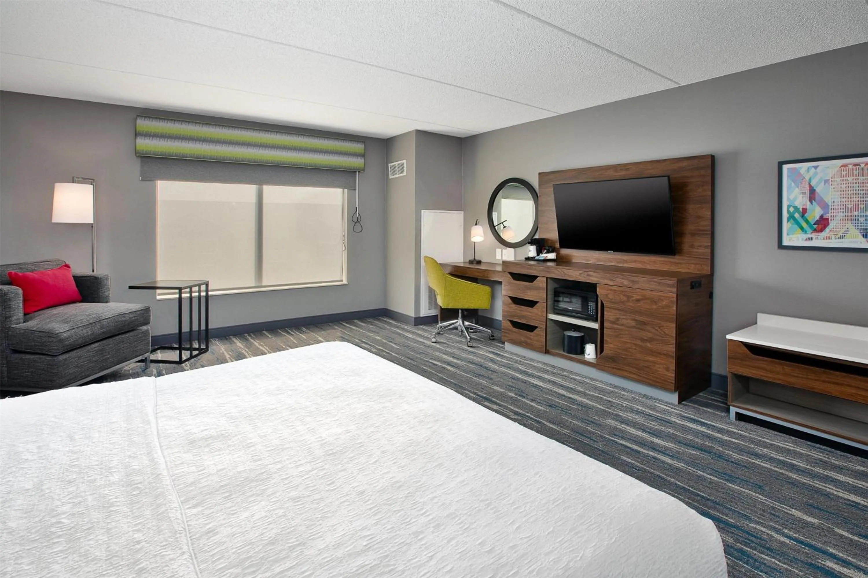 Bed in Hampton Inn & Suites Cleveland-Beachwood