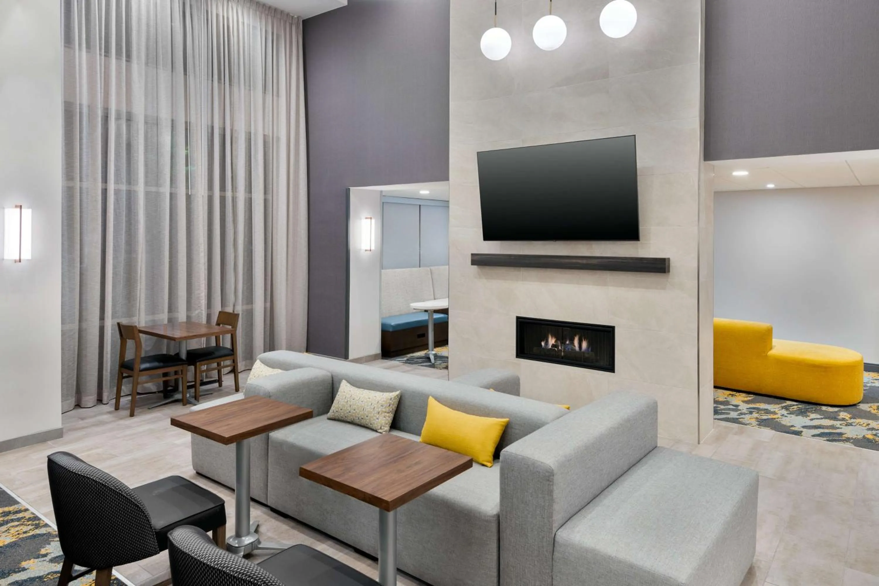 Lobby or reception in Hampton Inn & Suites Cleveland-Beachwood