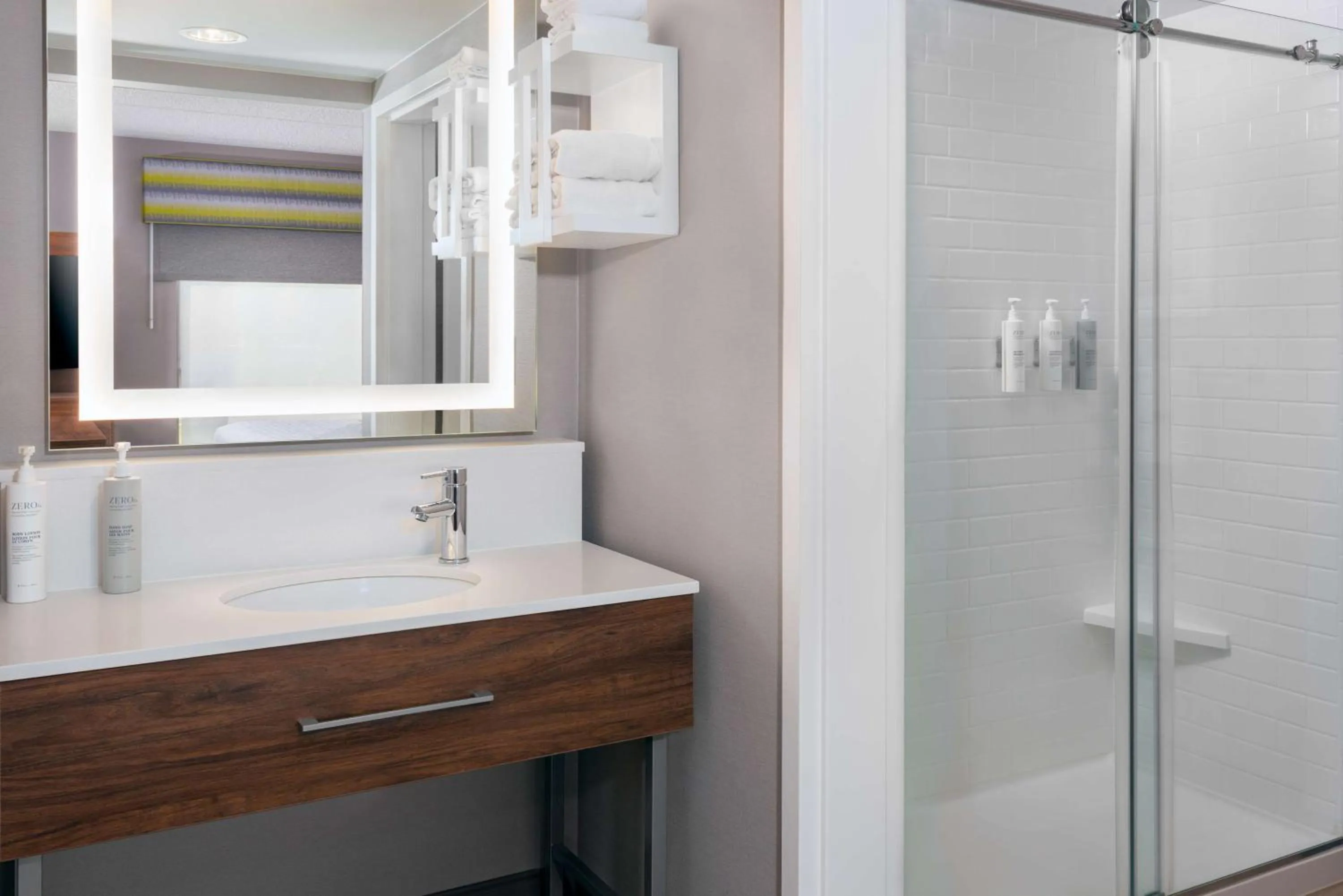 Bathroom in Hampton Inn & Suites Cleveland-Beachwood