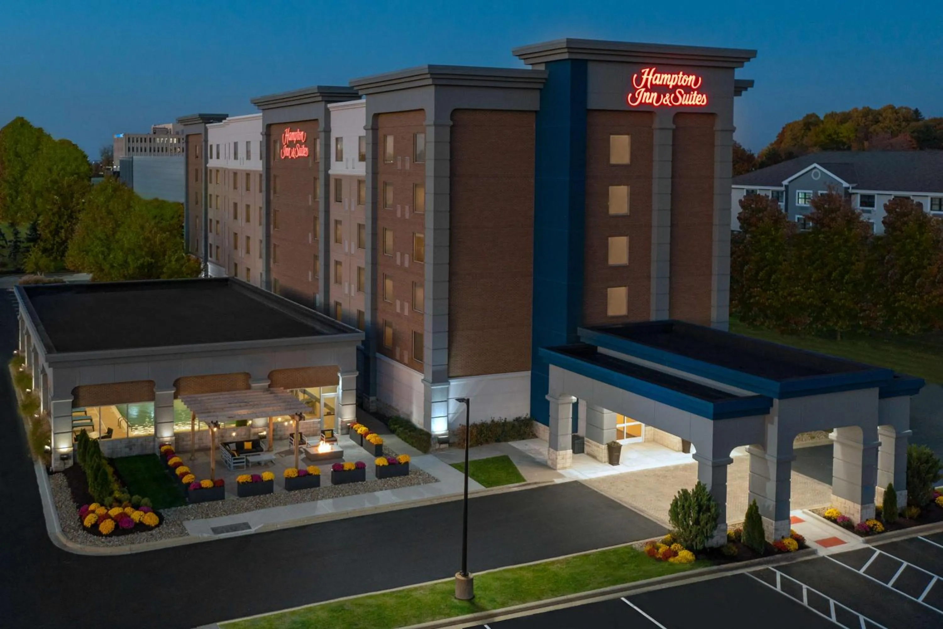 Property building in Hampton Inn & Suites Cleveland-Beachwood