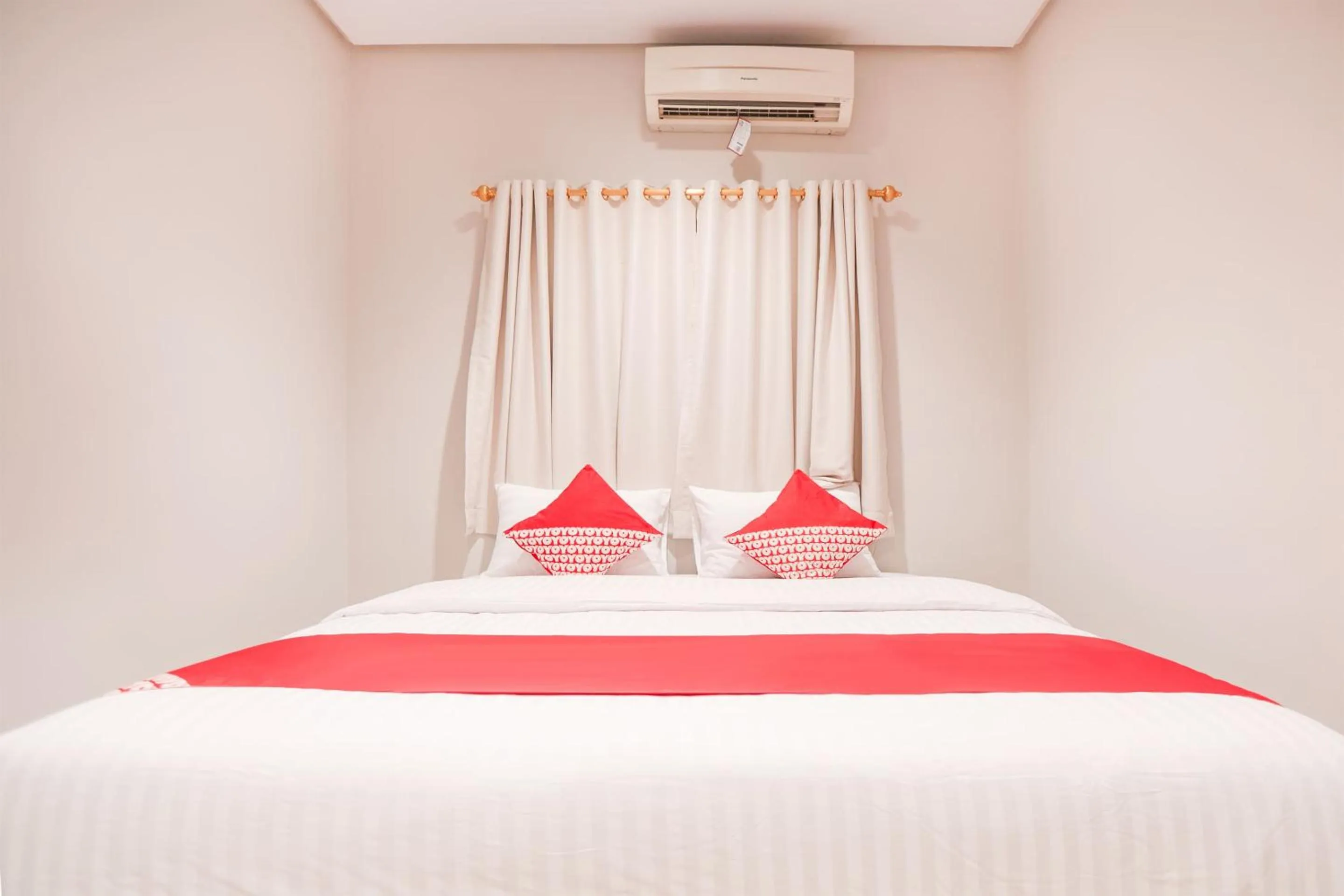 Bedroom, Bed in Hotel O Cempaka Place Homestay