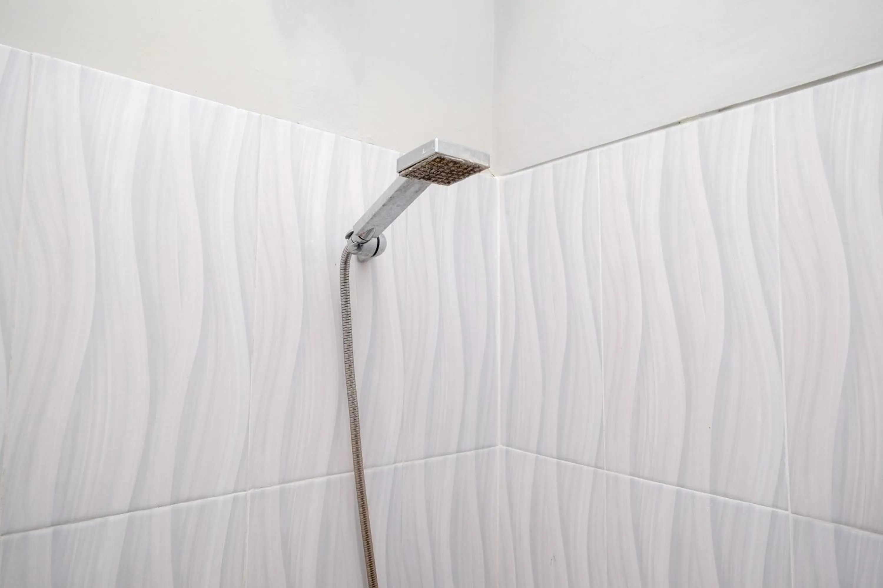 Shower in Urbanview Stay at H jakal by RedDoorz