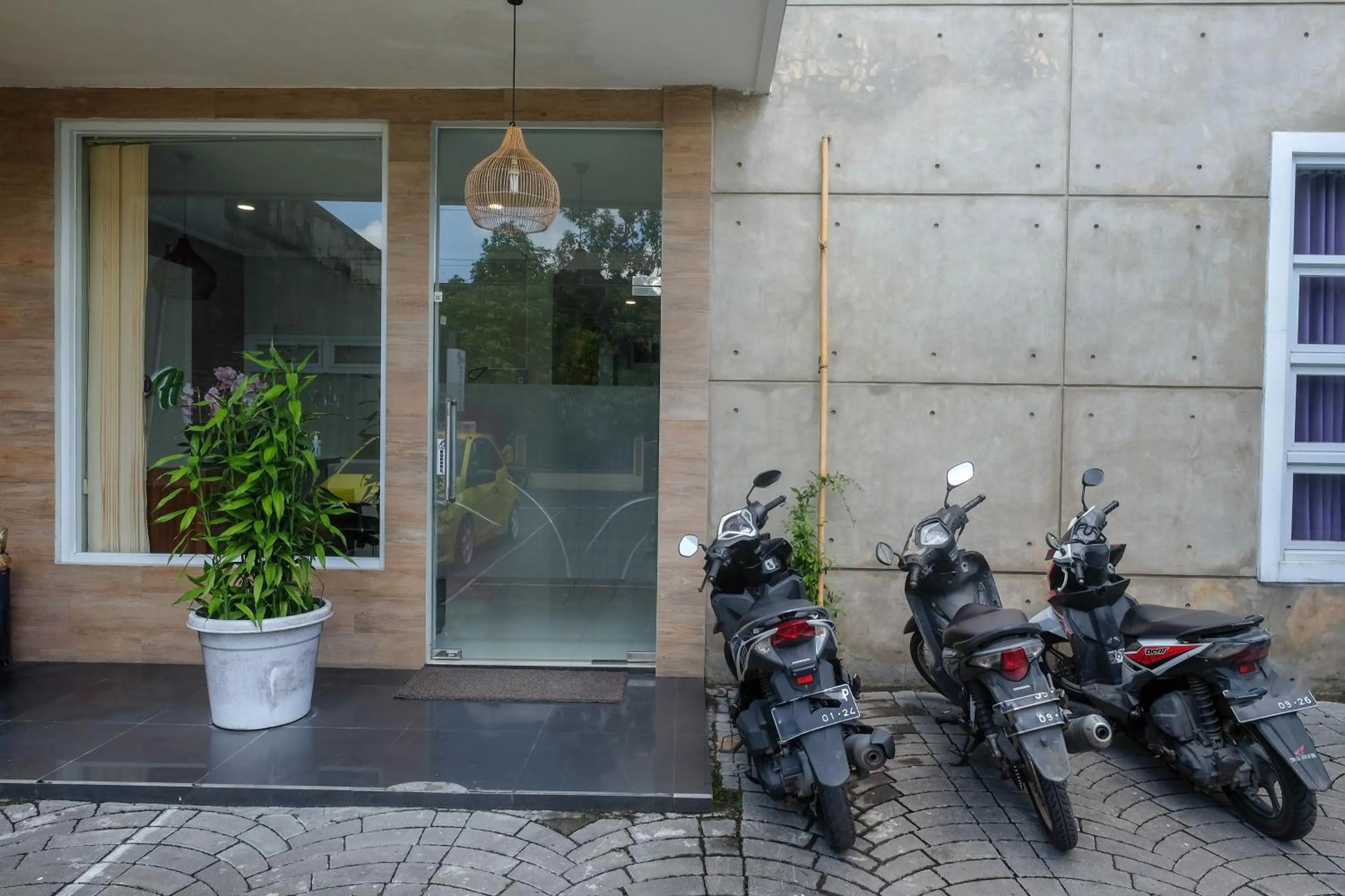 Facade/entrance in Urbanview Stay at H jakal by RedDoorz