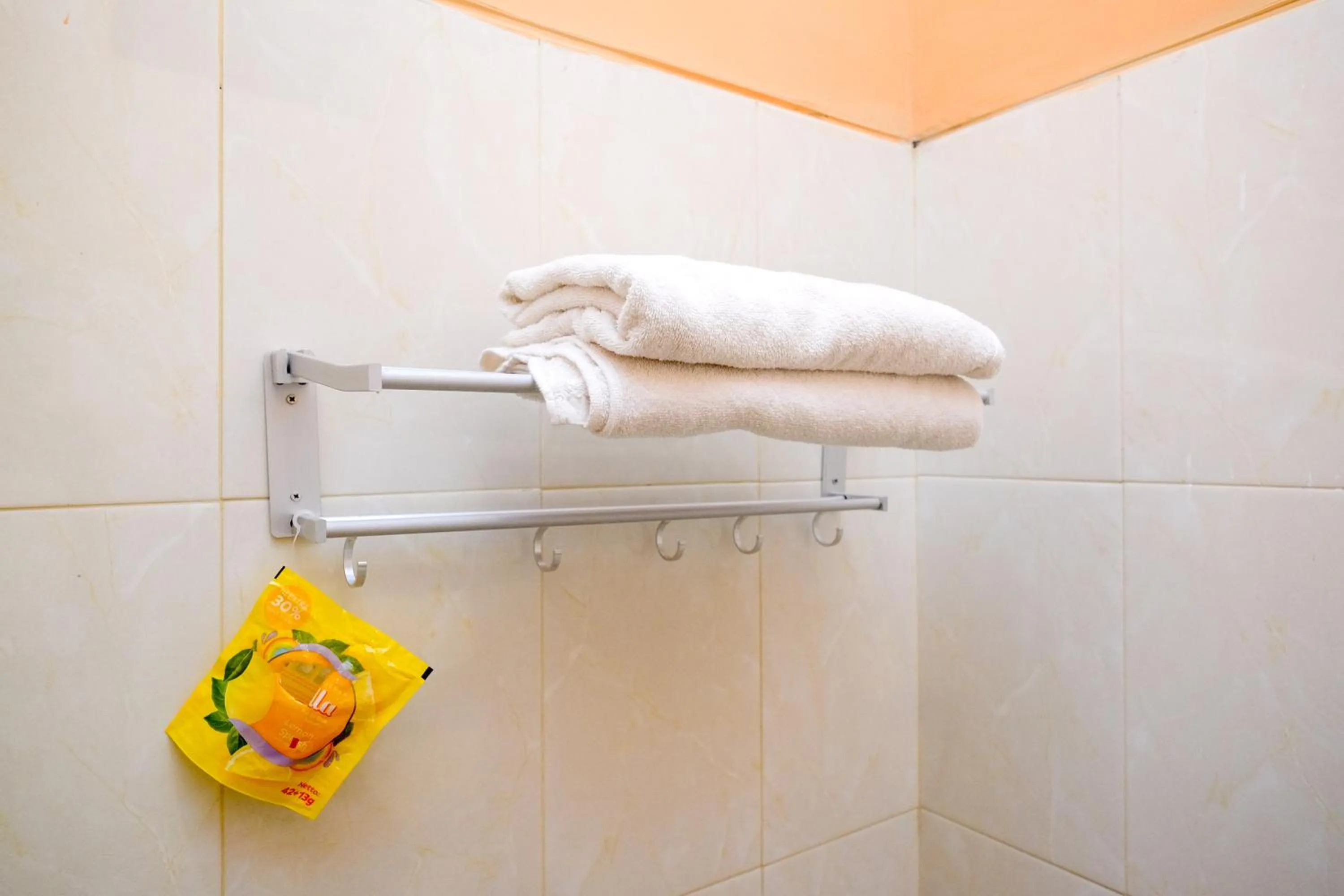 Bathroom in Urbanview Stay at H jakal by RedDoorz