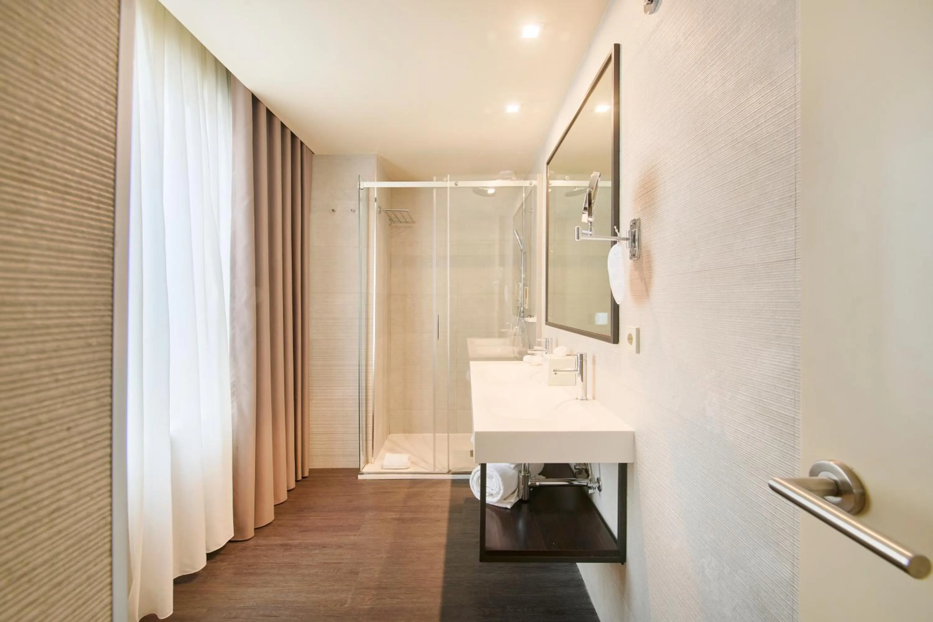 Shower in Hotel Moon & Sun Porto