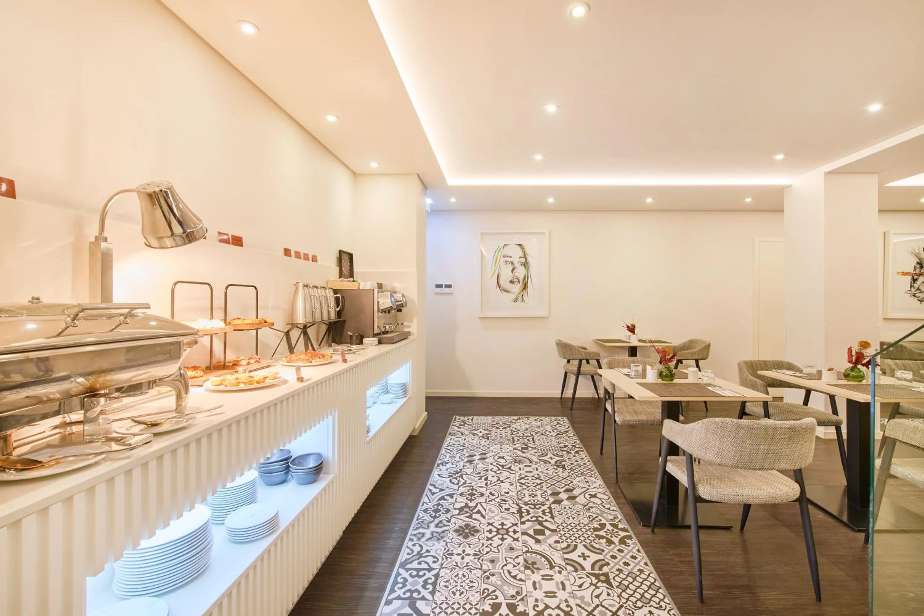 Restaurant/places to eat in Hotel Moon & Sun Porto