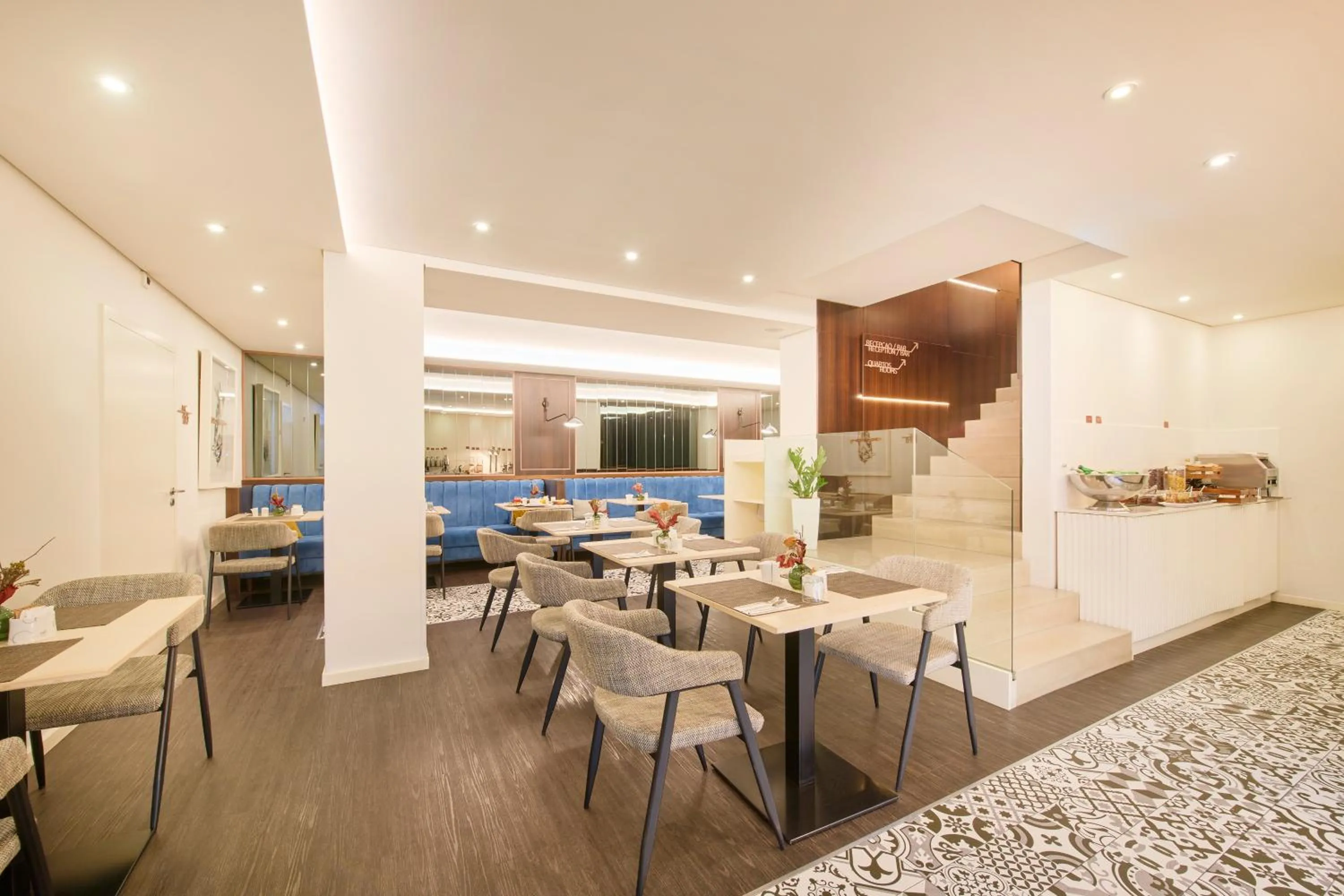 Restaurant/places to eat in Hotel Moon & Sun Porto