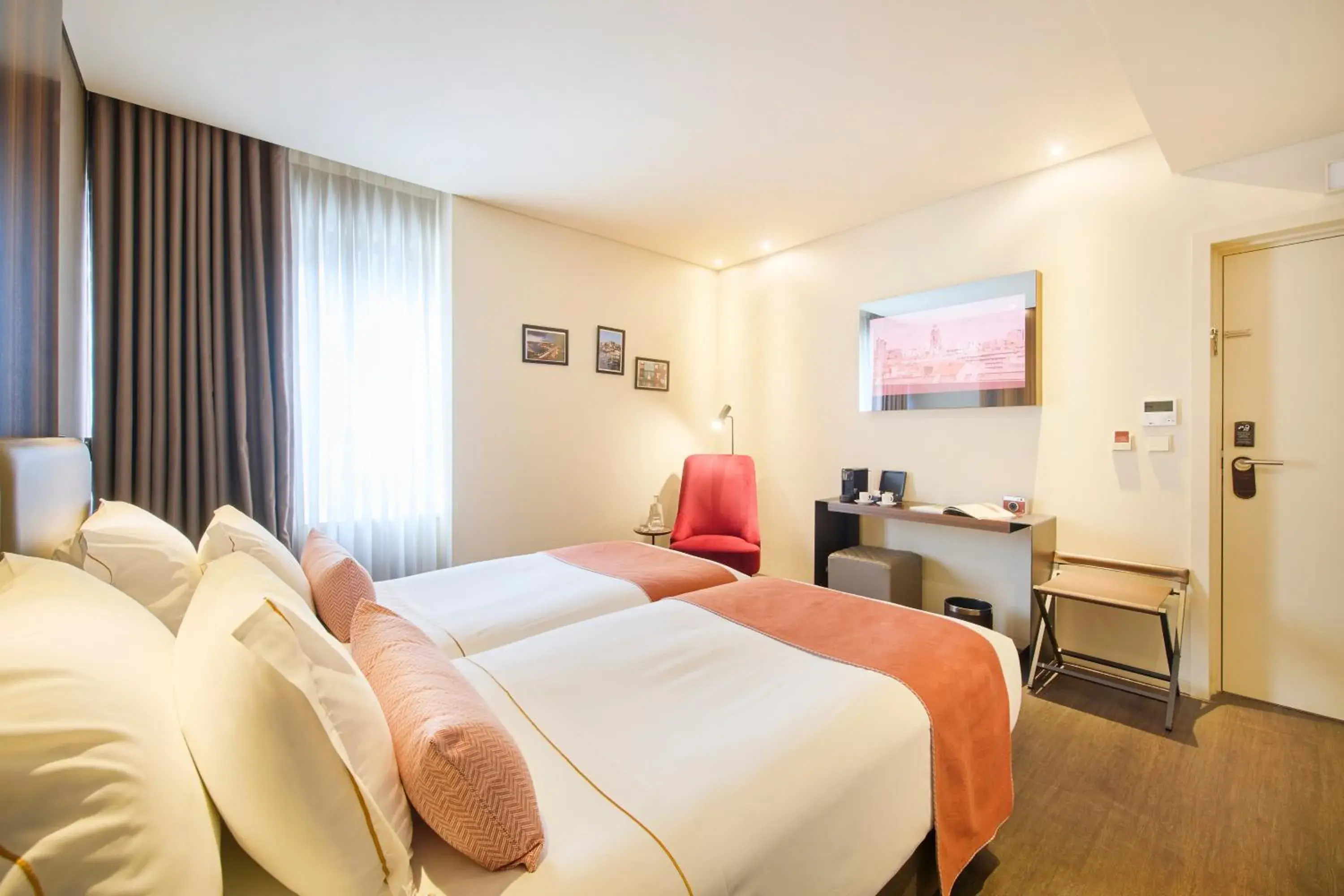 Standard Double Room in Hotel Moon & Sun Porto Standard Double Room in Hotel Moon & Sun Porto
