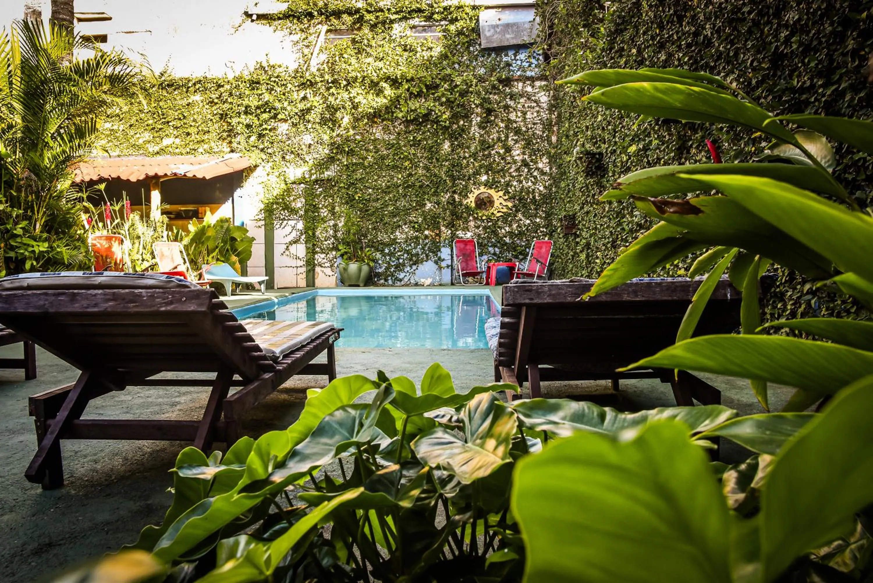 Swimming pool in Hospedagem La Bilbaina