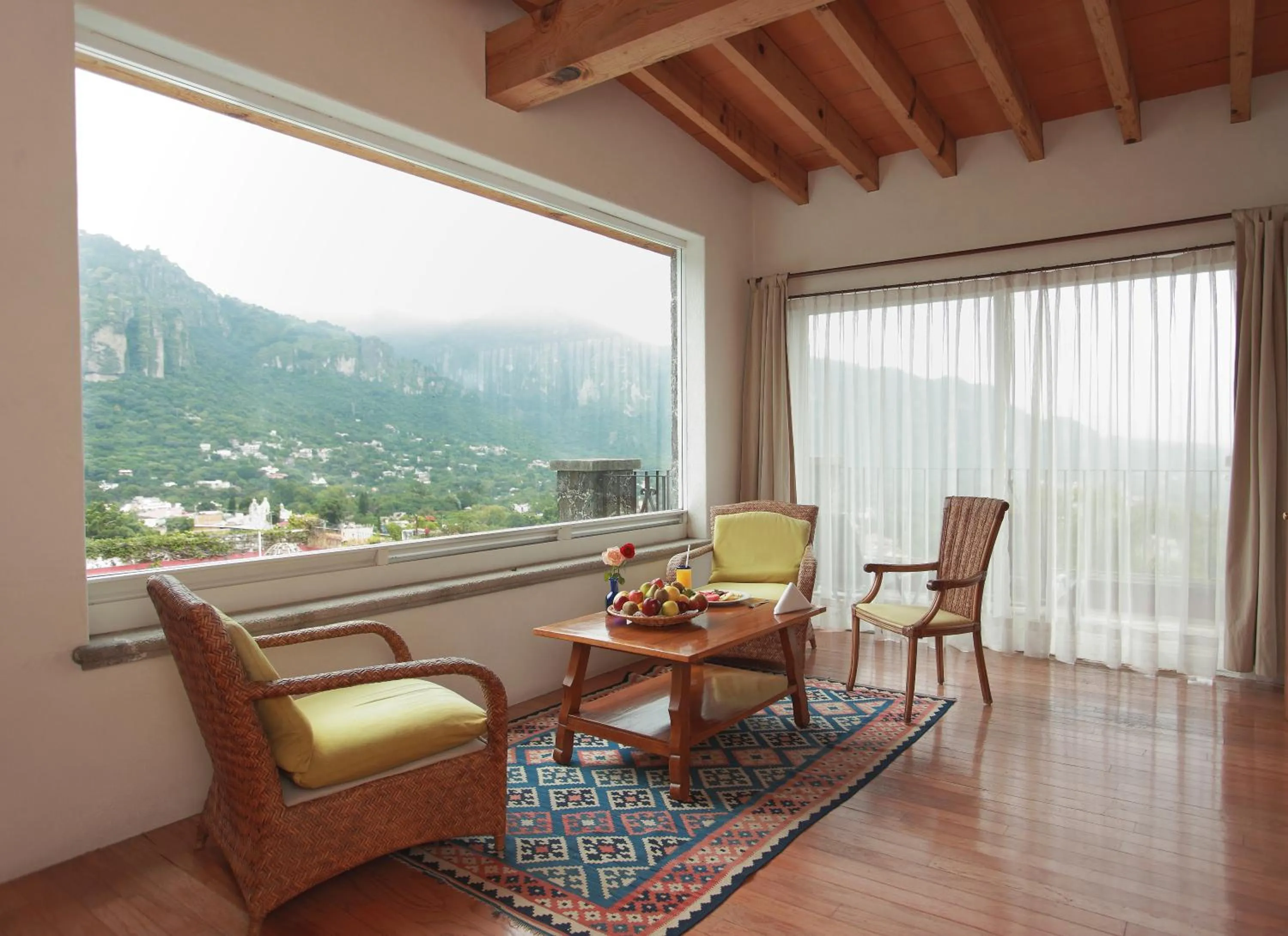 Living room in Posada del Tepozteco - Hotel & Gallery