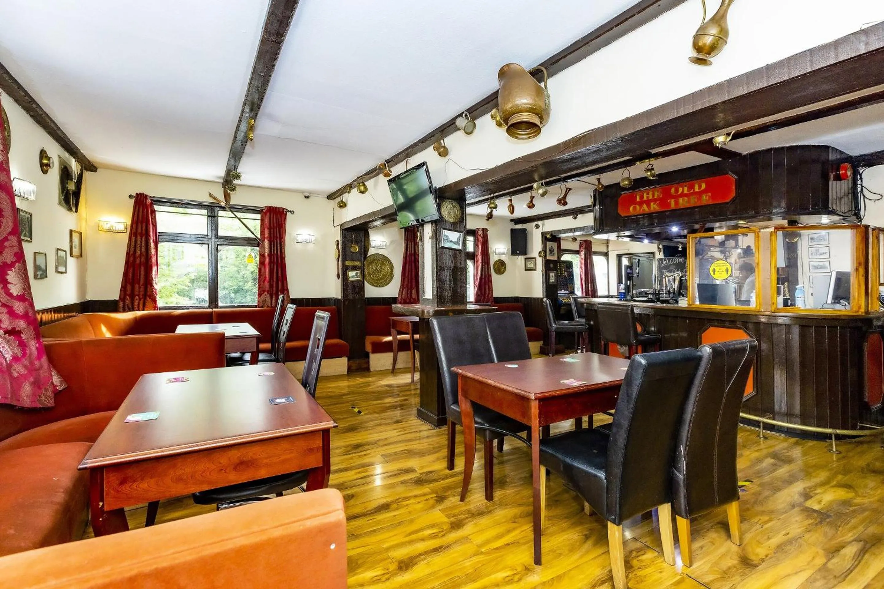 Restaurant/places to eat in Old Oak Tree Inn