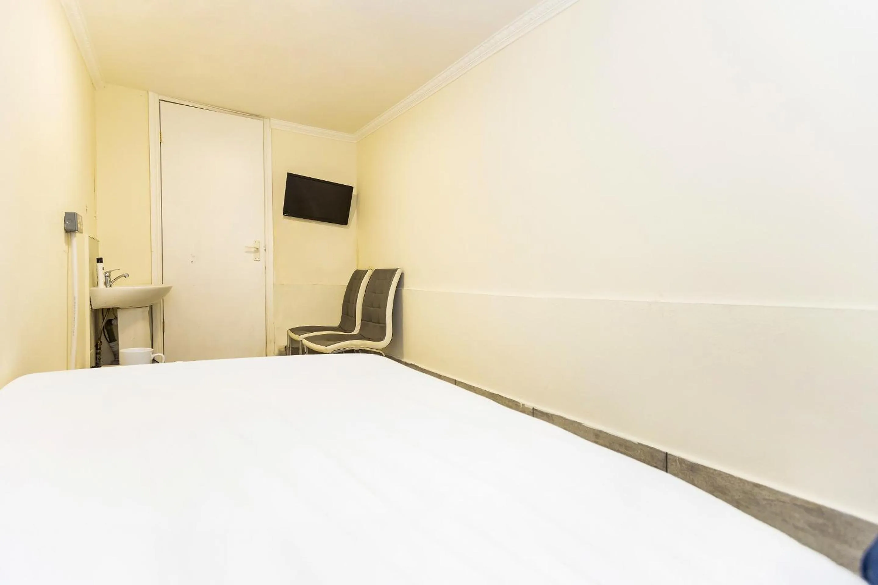 Bedroom, Bed in Old Oak Tree Inn