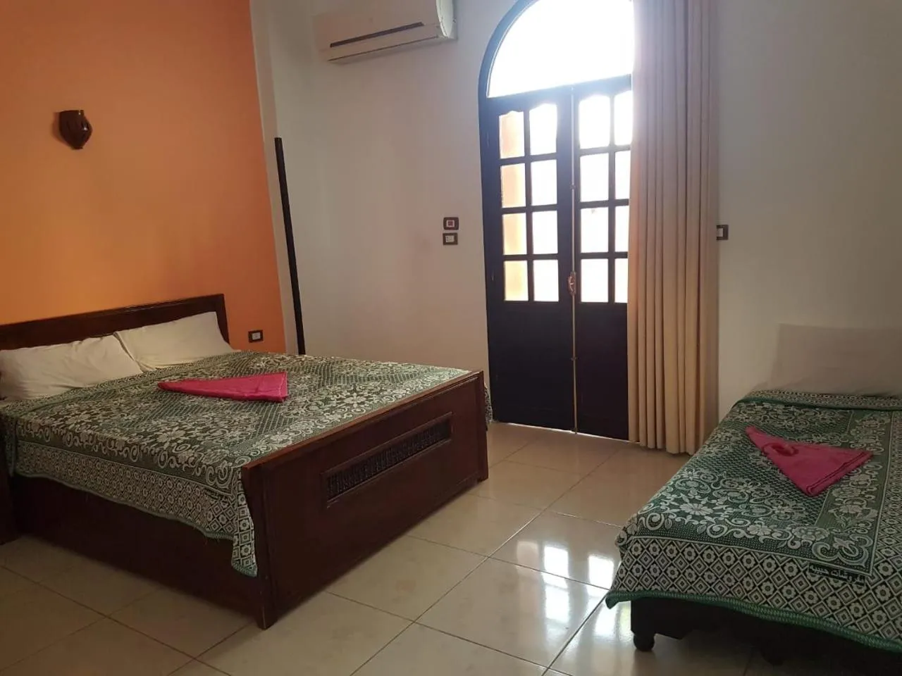 Photo of the whole room, Bed in Enjoy Luxor