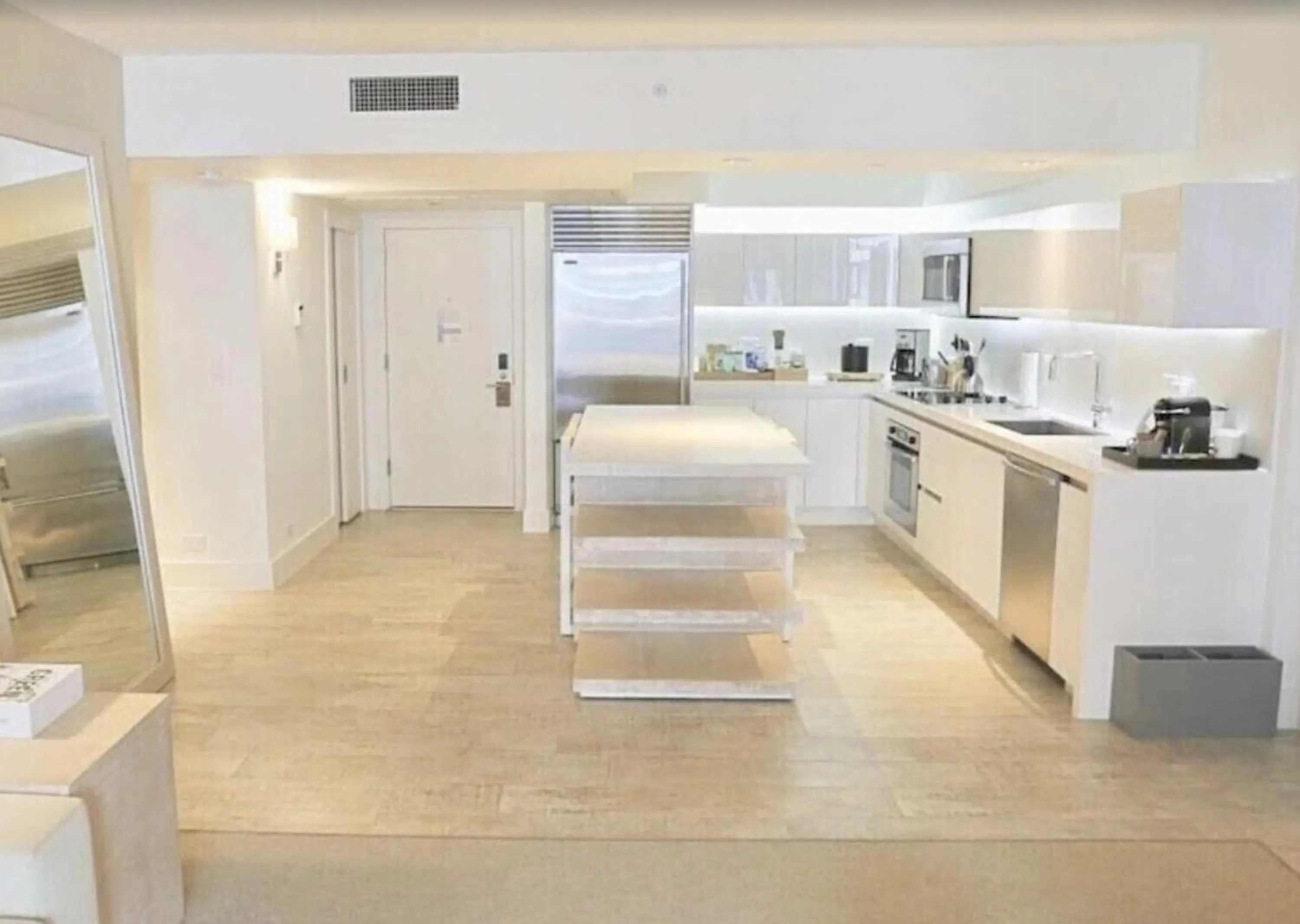 Kitchen or kitchenette in 1 Hotel & Homes Miami Beach Oceanfront Residence Suites By Joe Semary