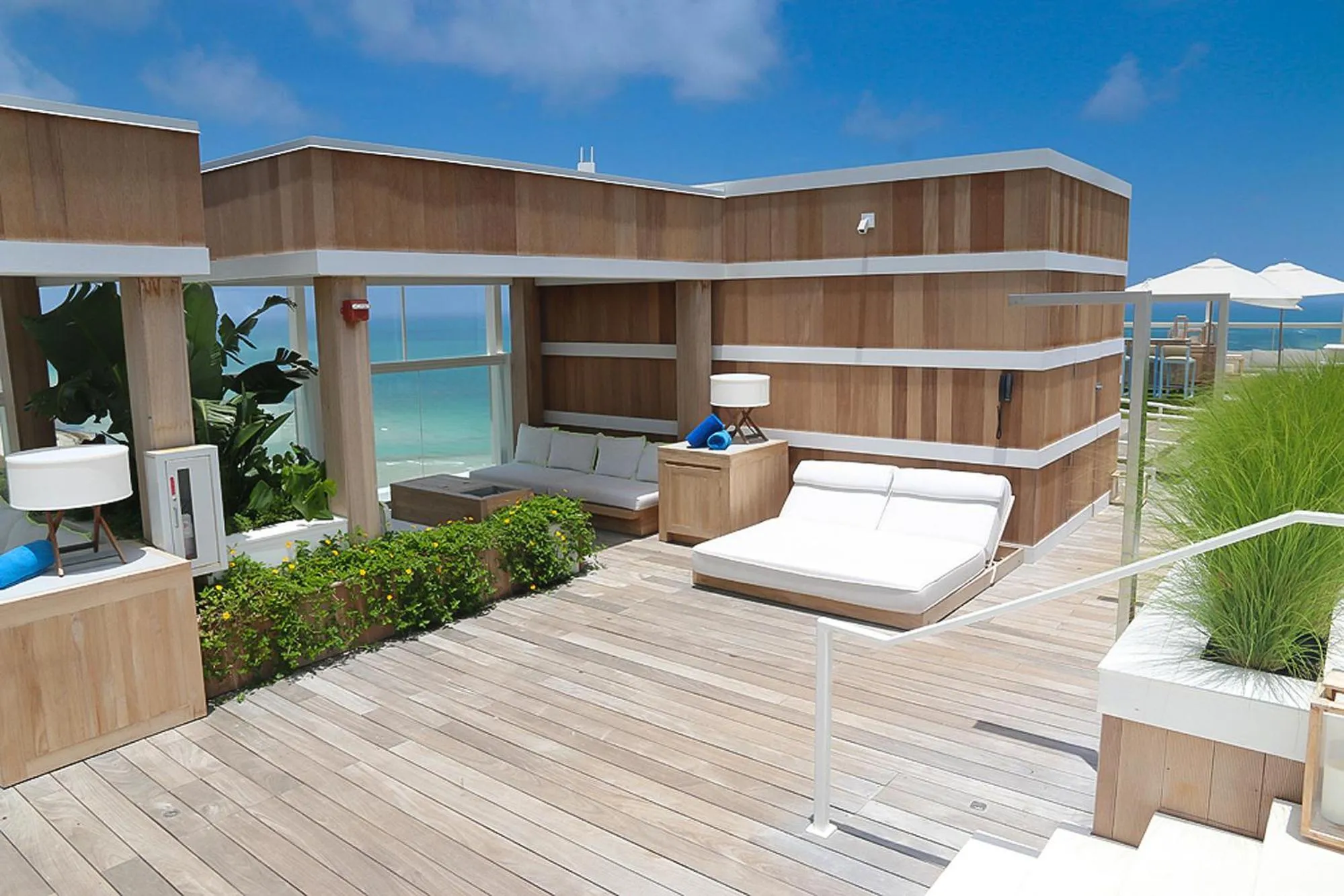 Property building in 1 Hotel & Homes Miami Beach Oceanfront Residence Suites By Joe Semary