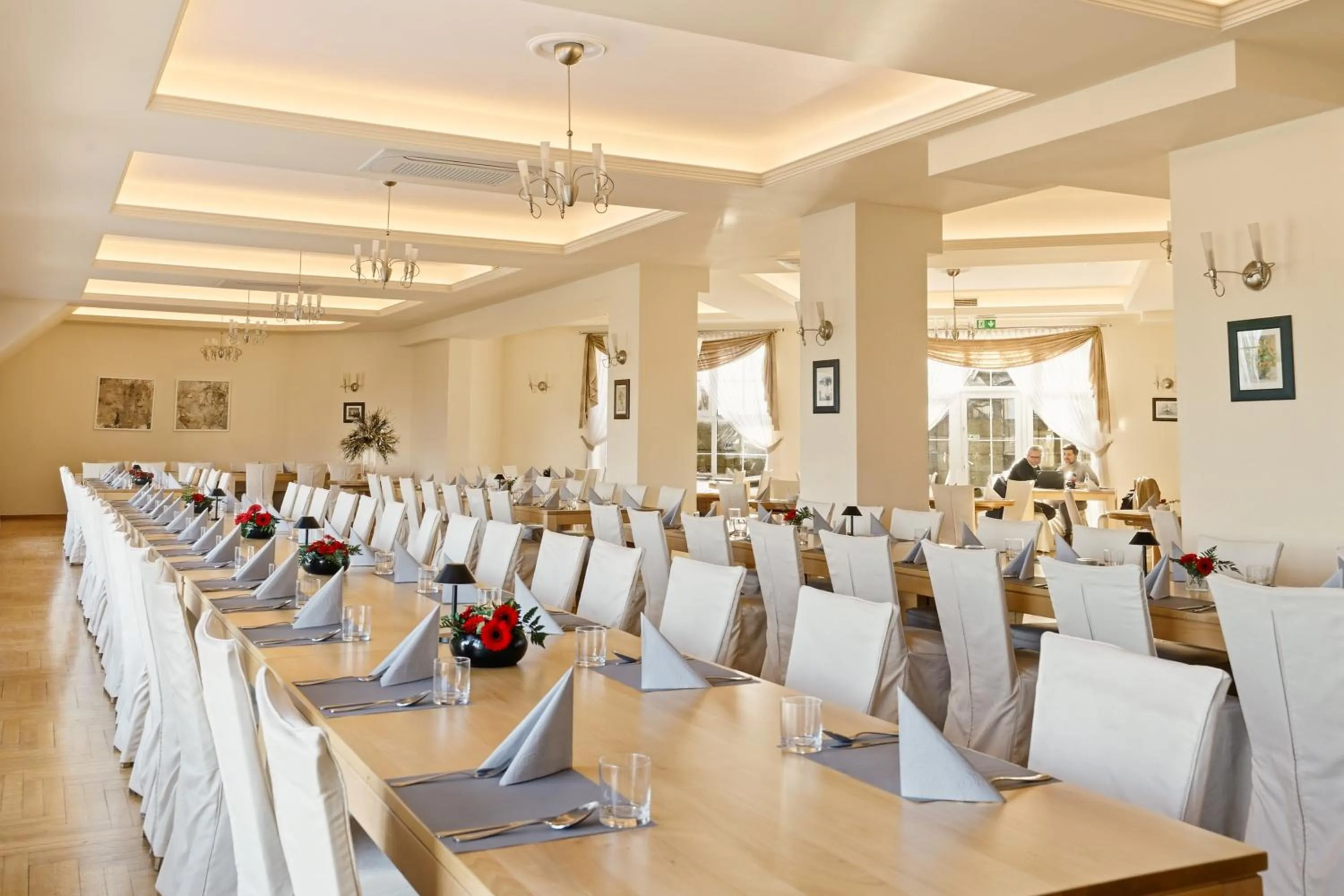 Restaurant/places to eat in Hotel Bielany
