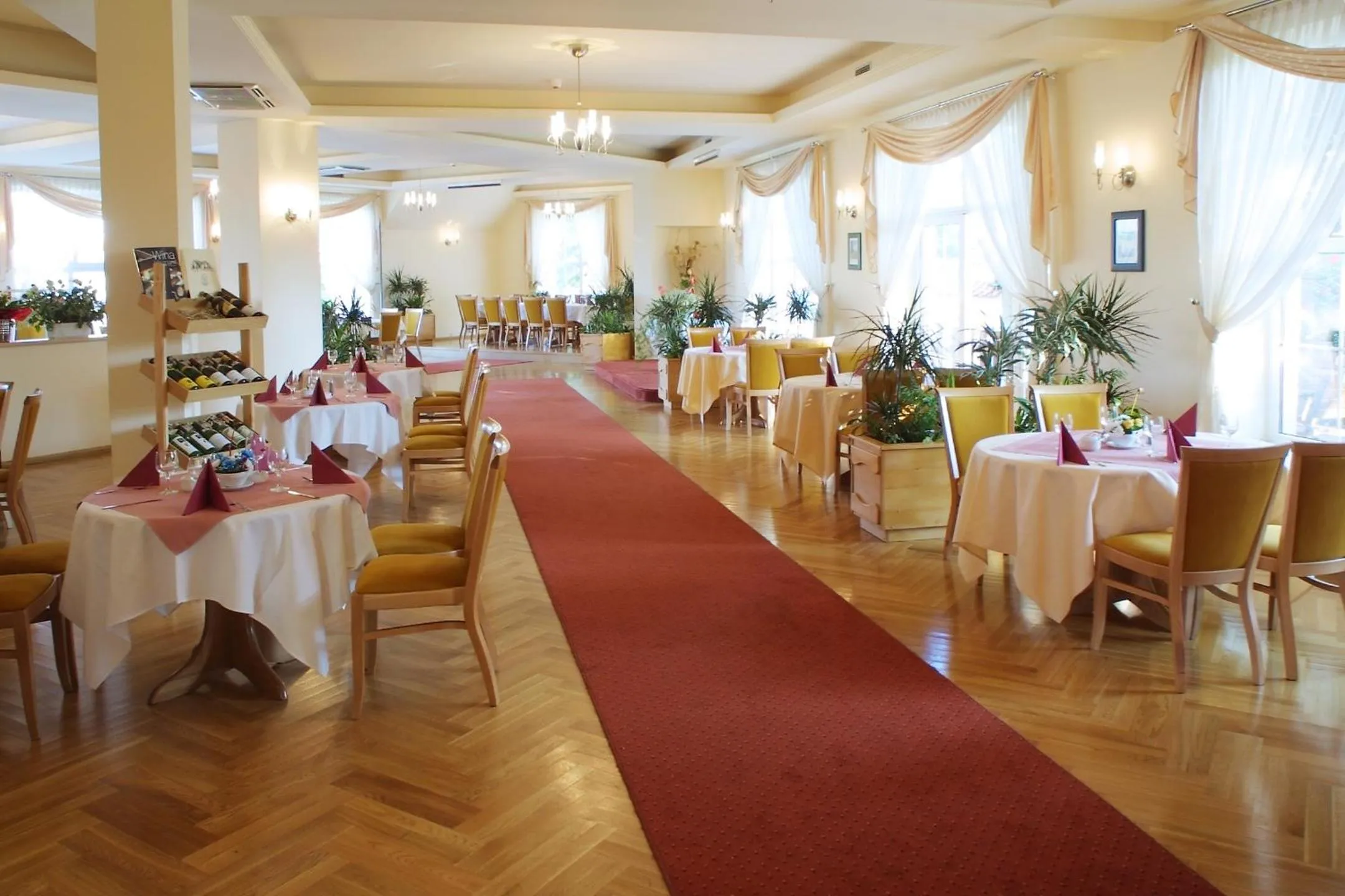 Restaurant/places to eat in Hotel Bielany