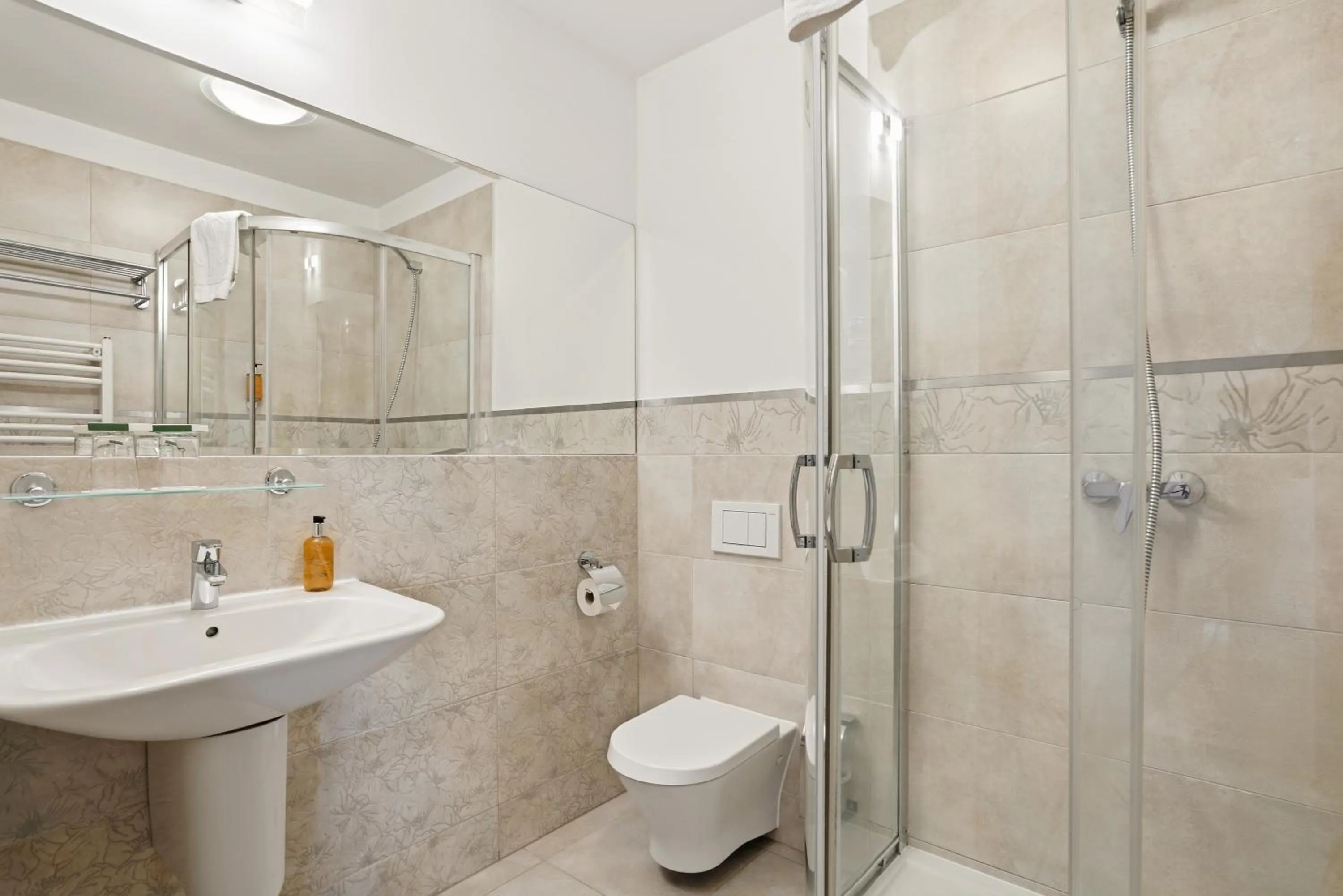 Shower in Hotel Bielany