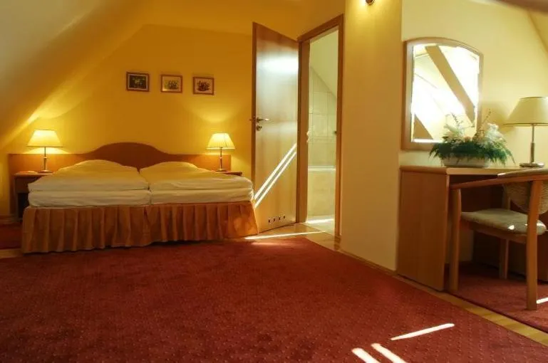 Bedroom, Bed in Hotel Bielany
