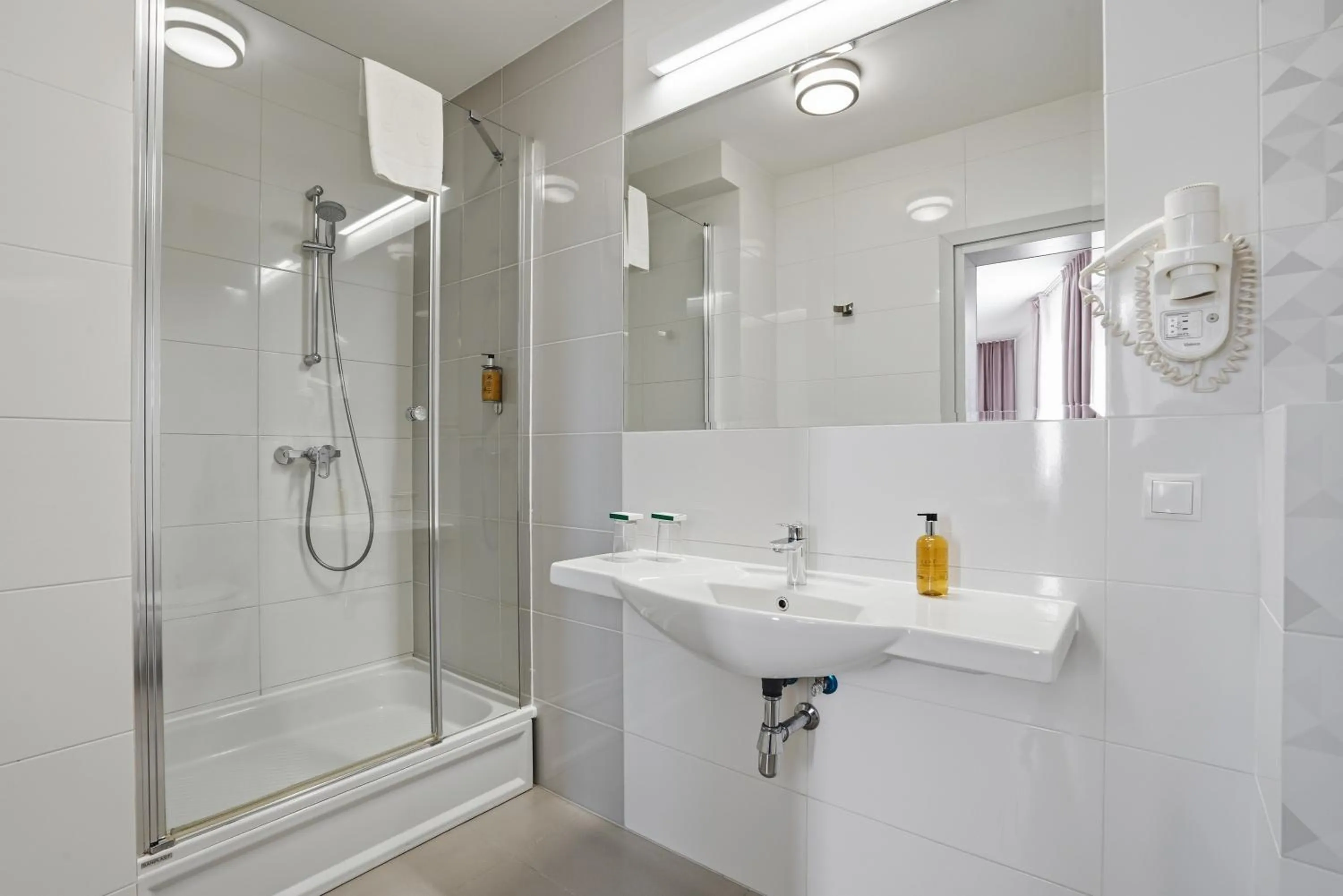 Shower in Hotel Bielany