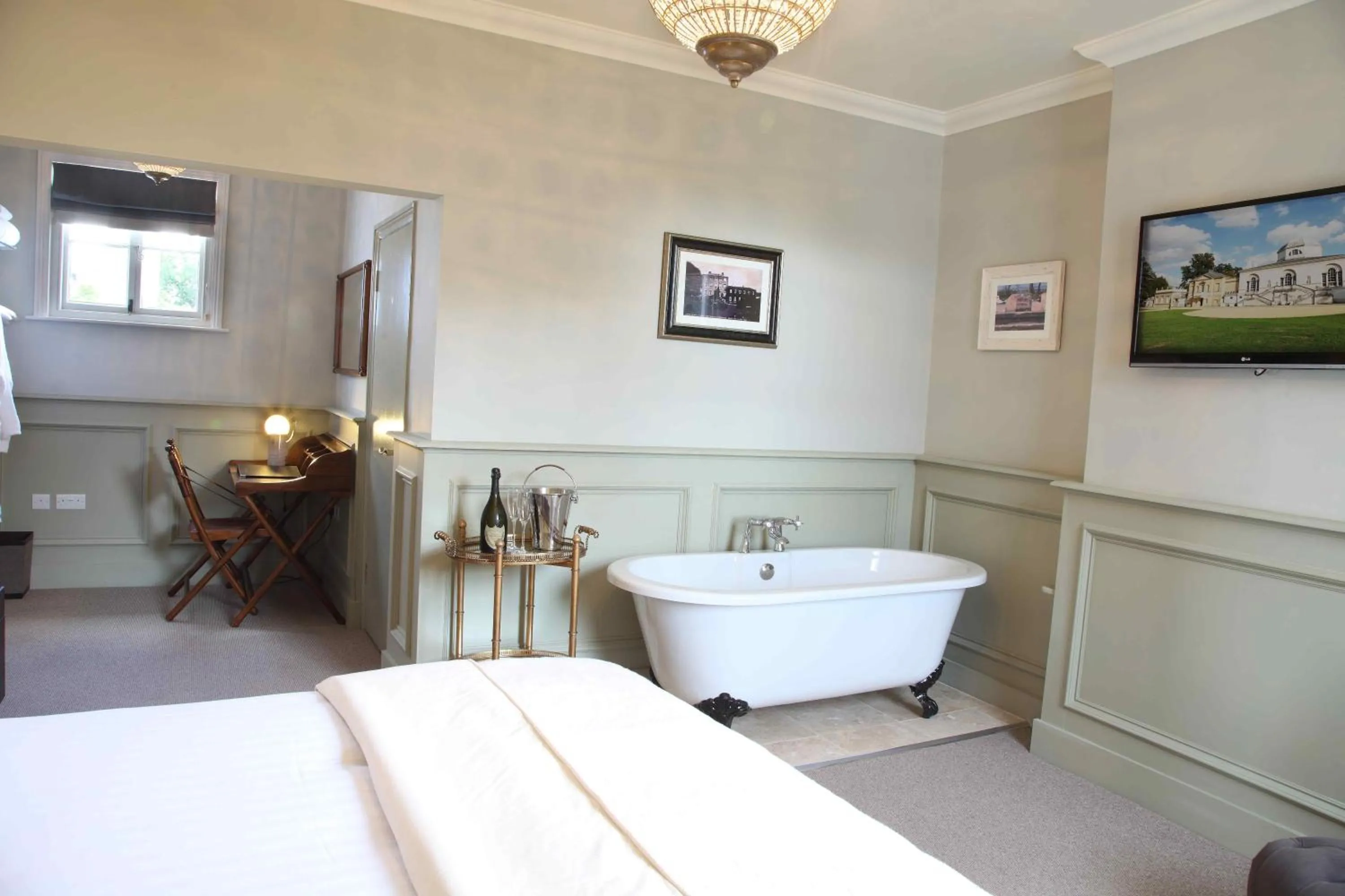 Day, Bed in Flower Pot Hotel