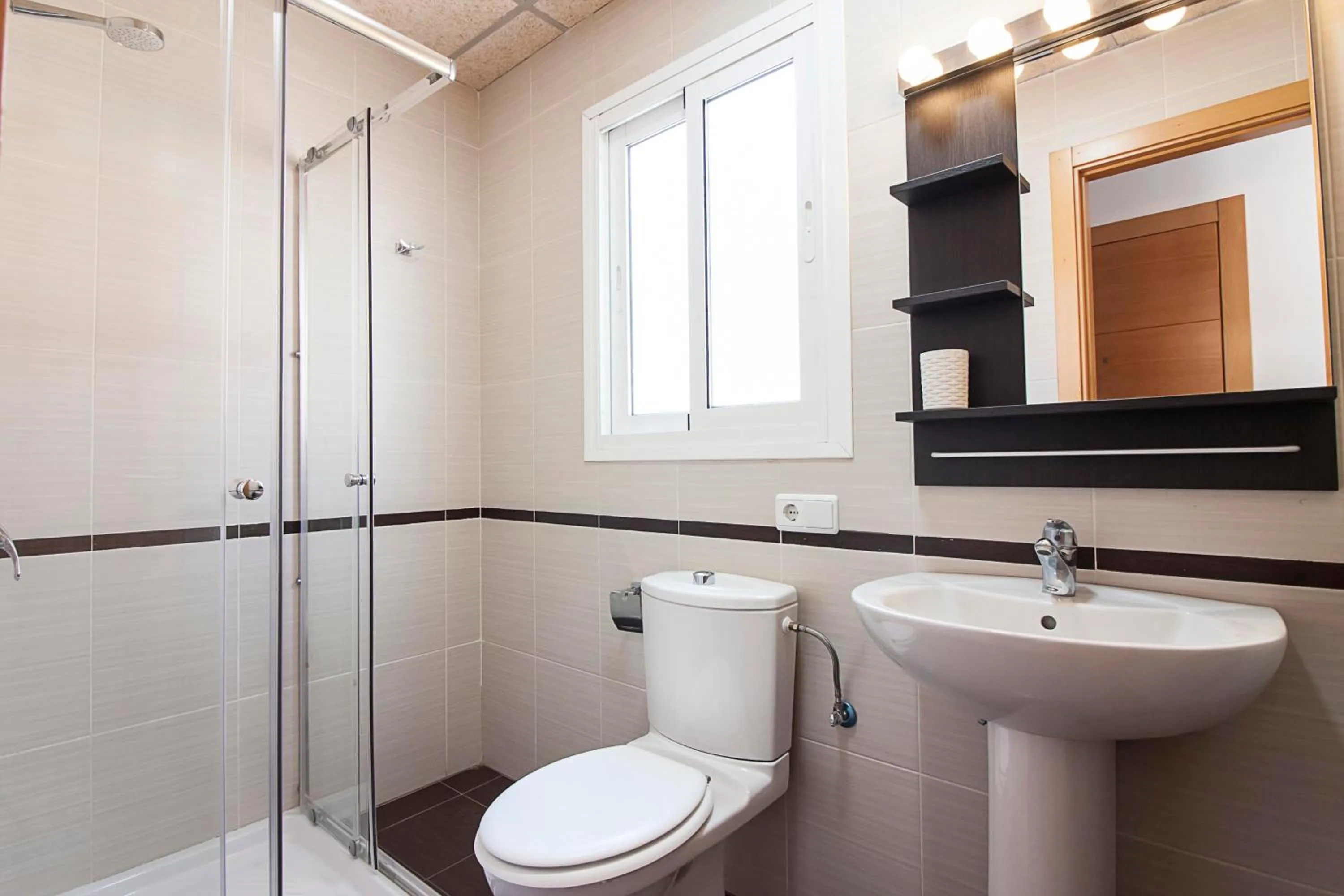 Bathroom in Rayito by FreshApartments by Bossh! Apartments