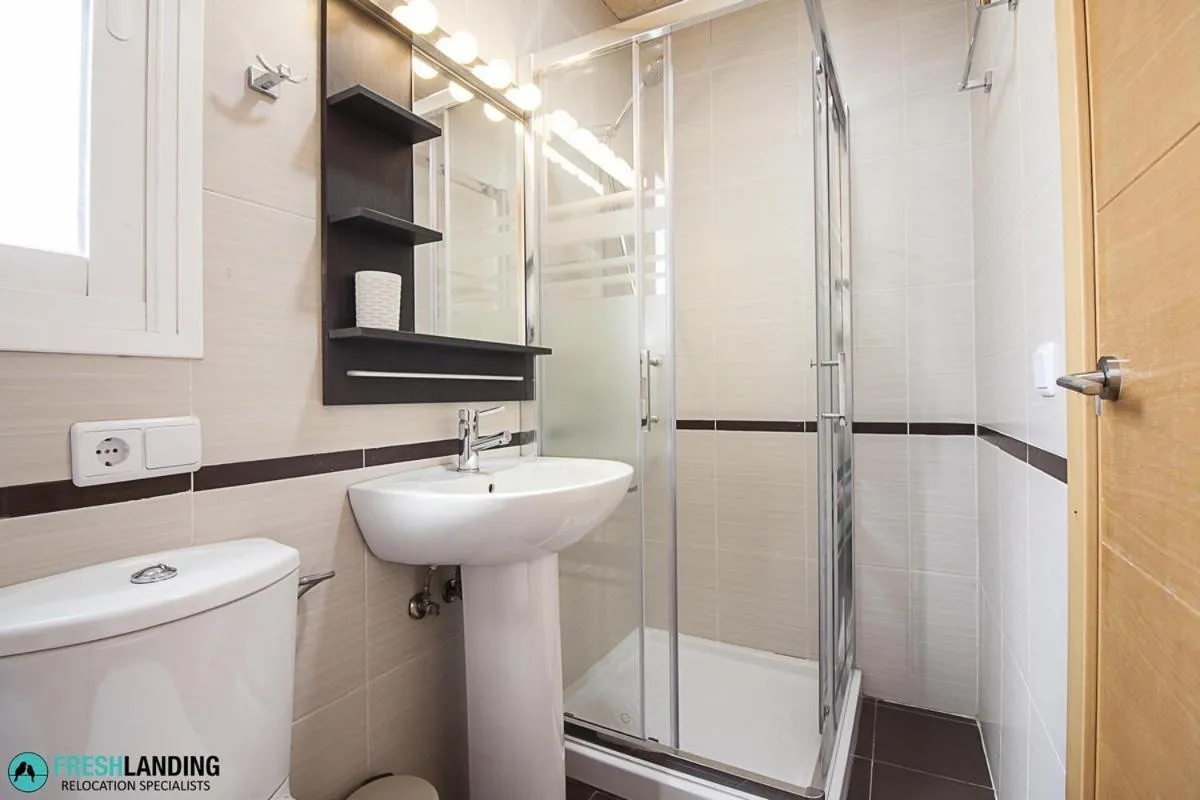 Bathroom in Rayito by FreshApartments by Bossh! Apartments