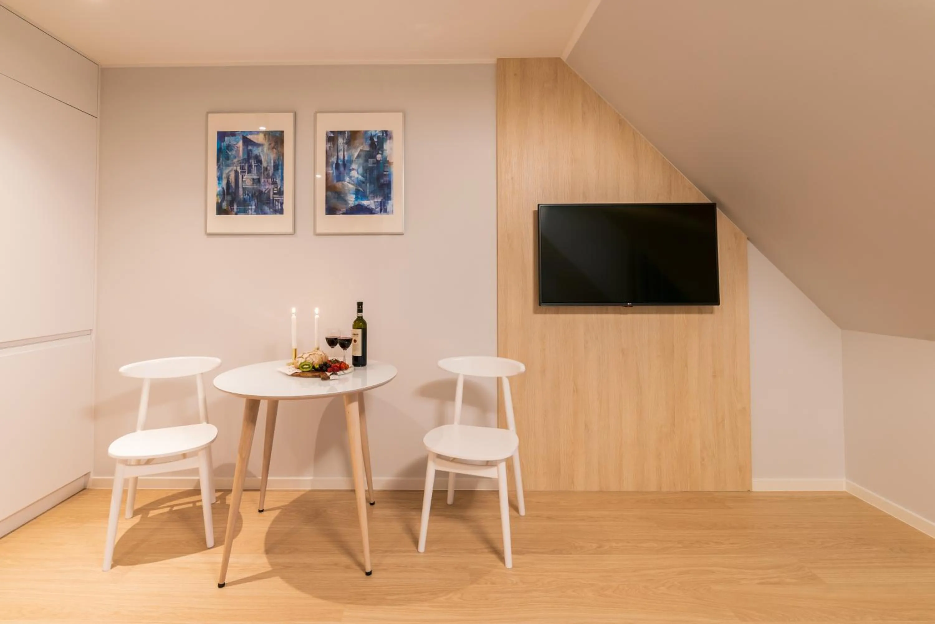 TV and multimedia in Q17 Apartments Rynek