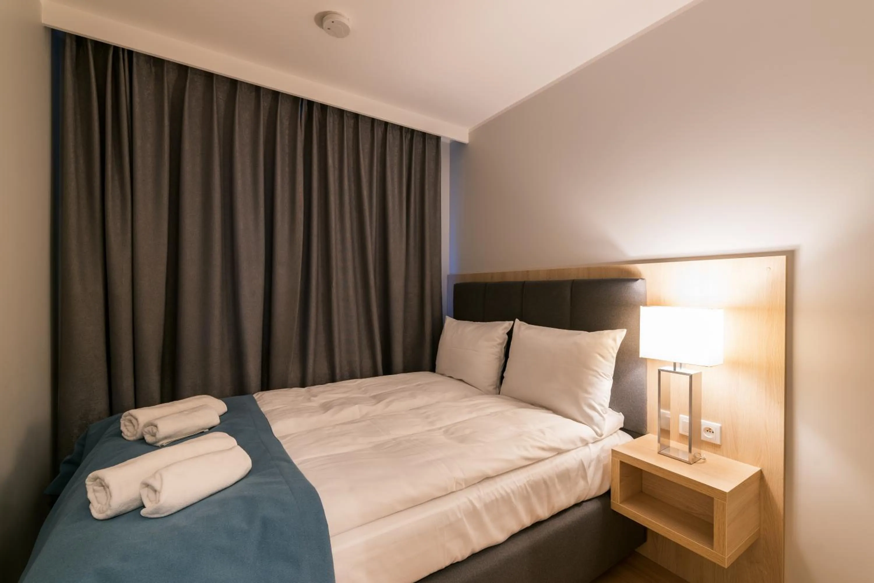Bed in Q17 Apartments Rynek