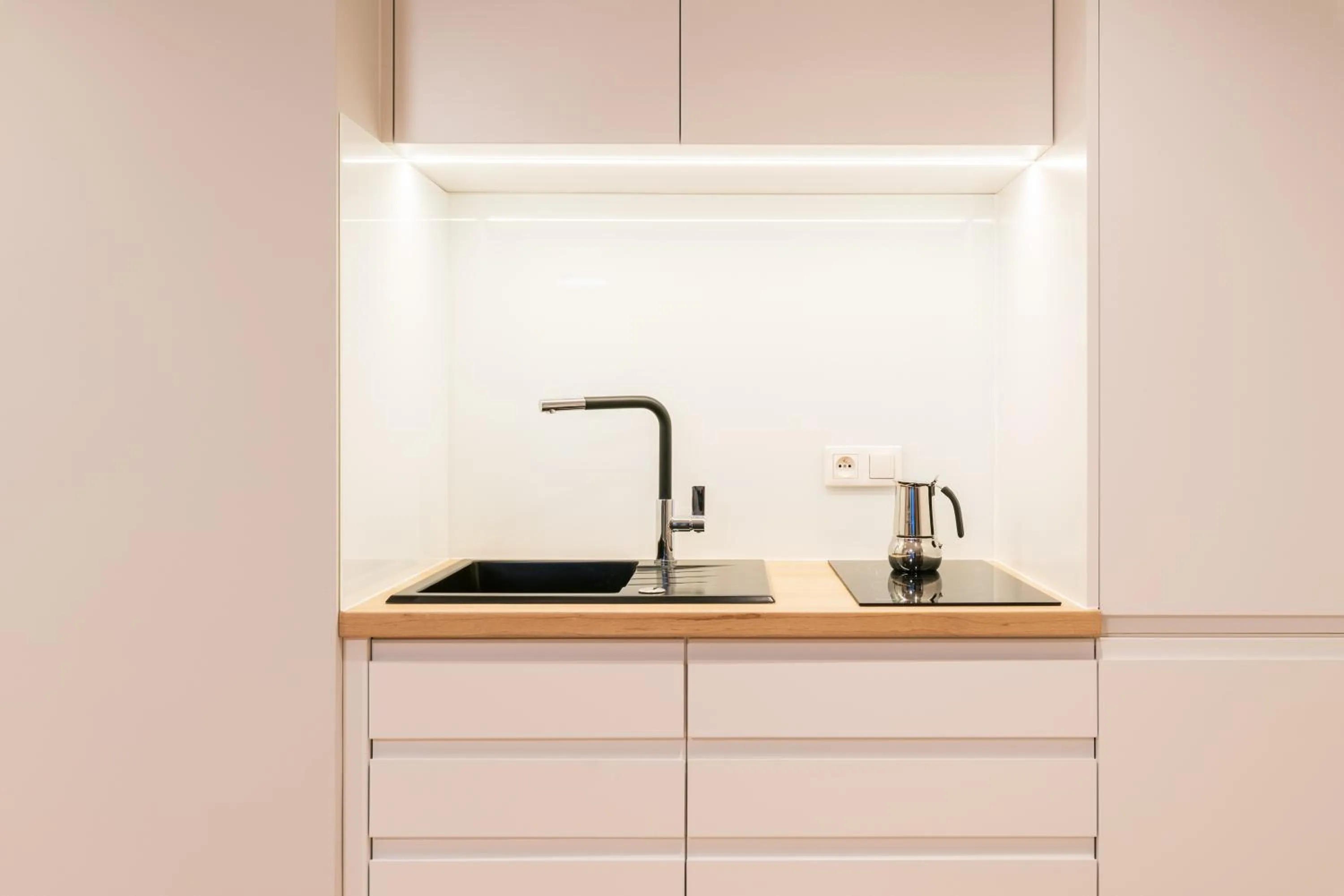 Coffee/tea facilities in Q17 Apartments Rynek