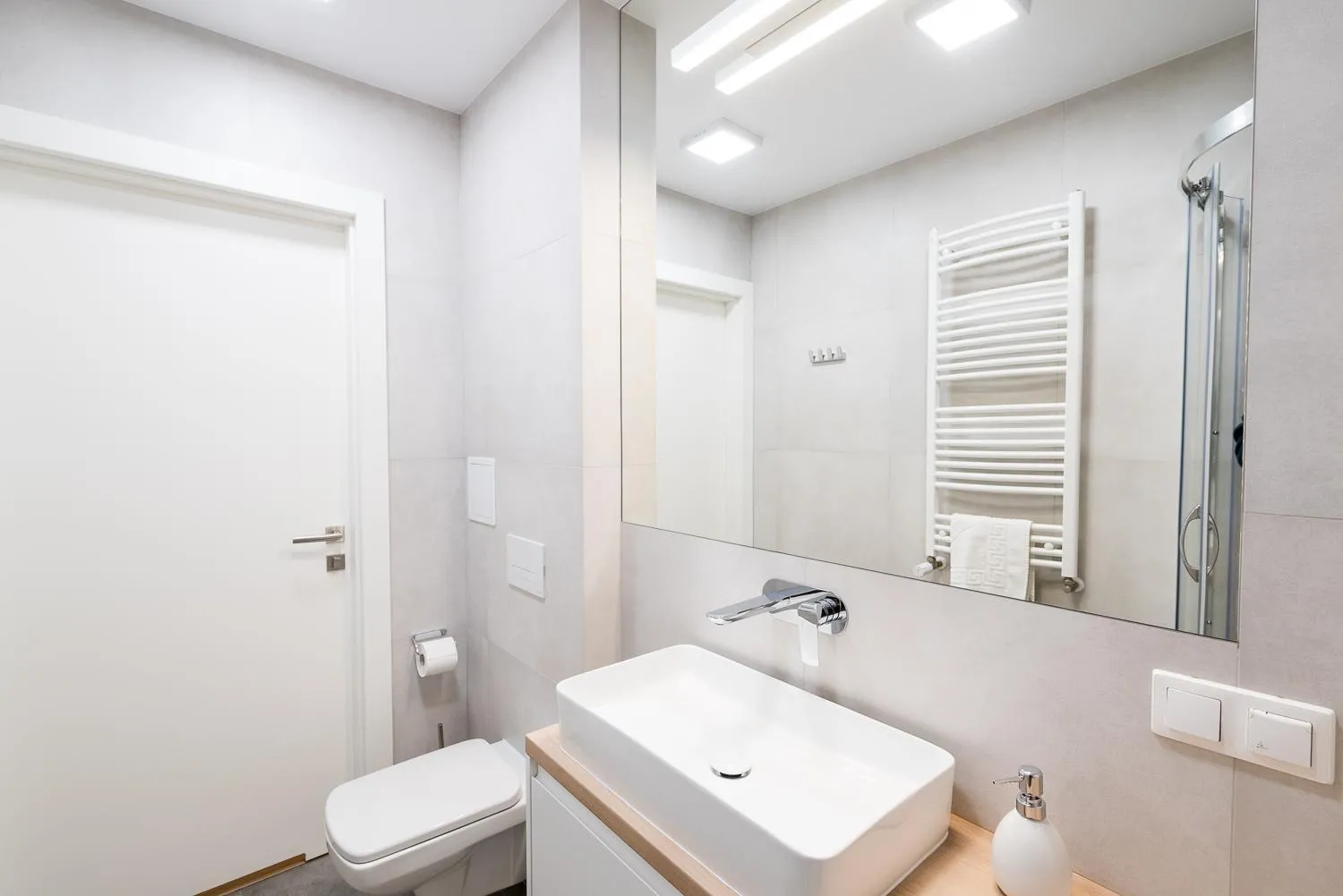 Shower in Q17 Apartments Rynek