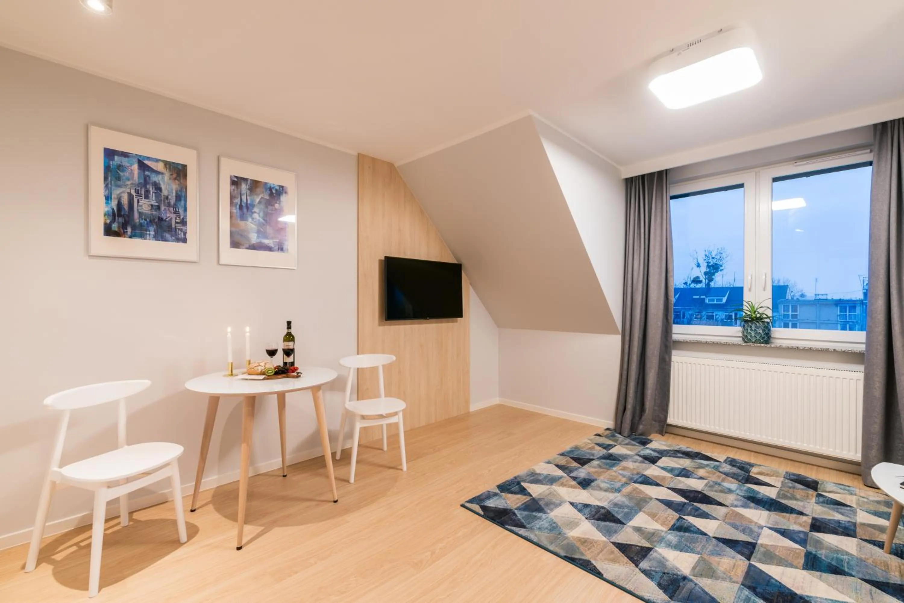 TV and multimedia, Bed in Q17 Apartments Rynek