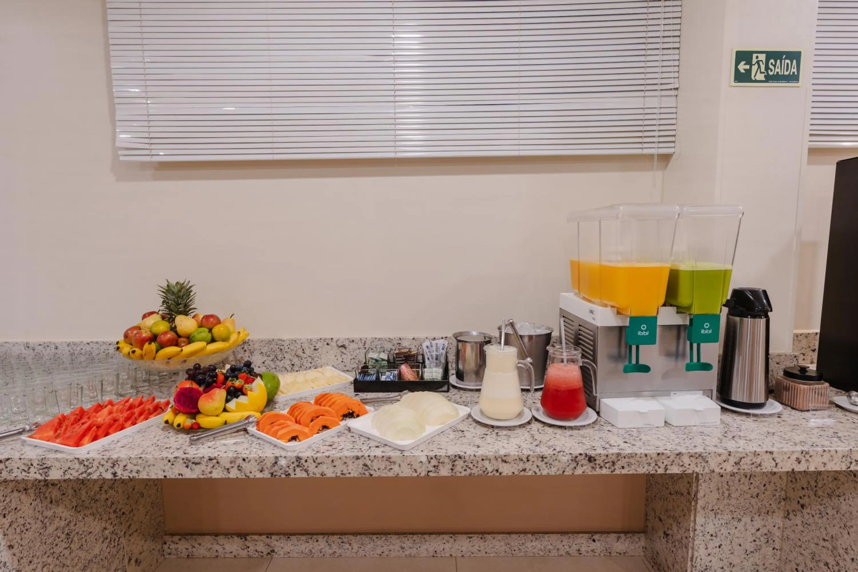 Buffet breakfast in Hotel Caiuá Express