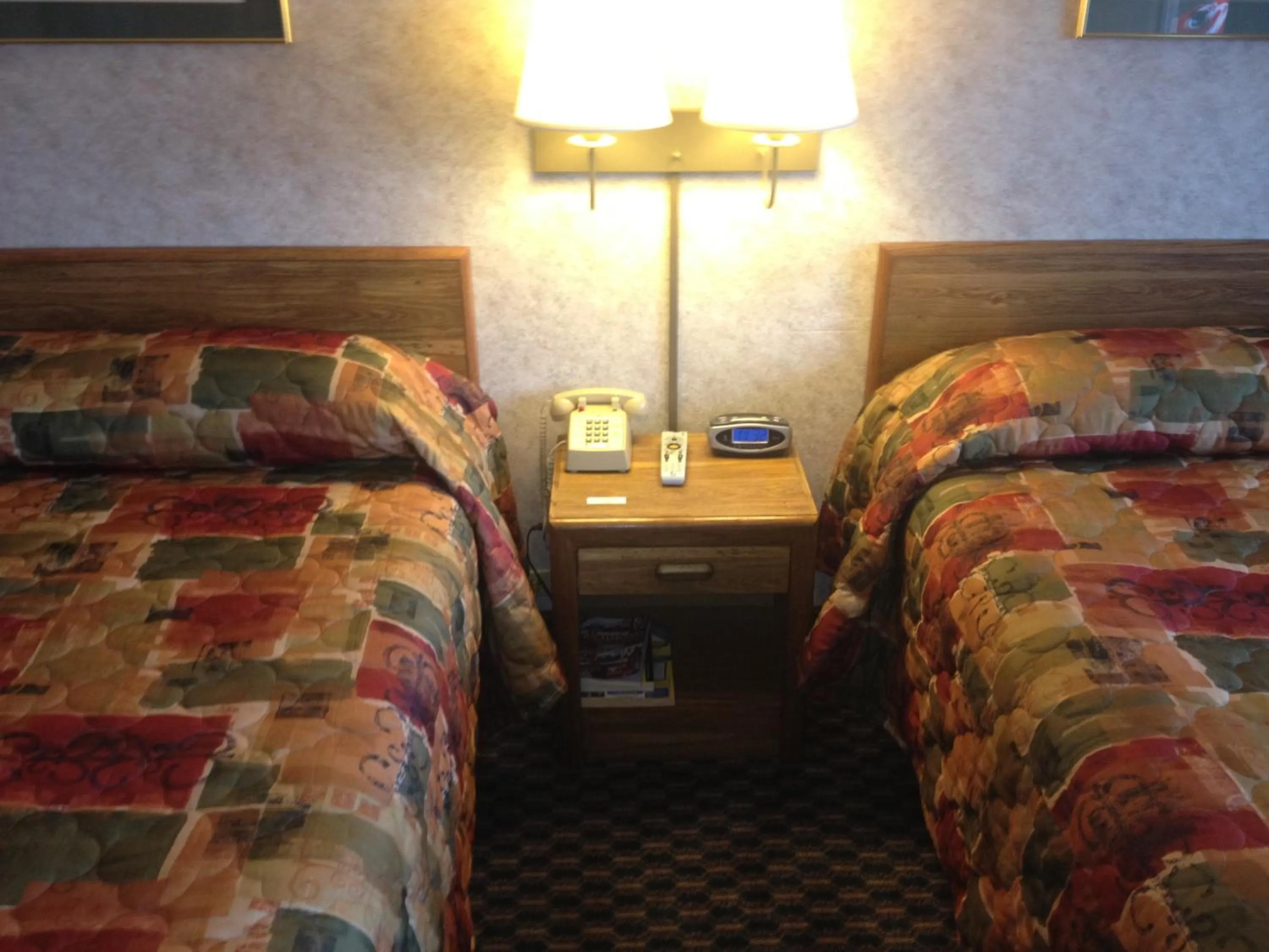 Bed in Richmond Inn and Suites