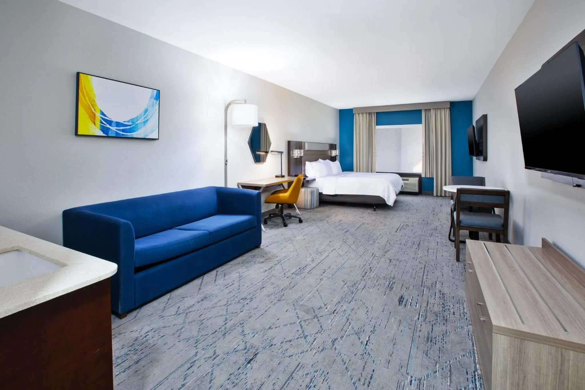 Photo of the whole room, Bed in Holiday Inn Express Hotel and Suites Duncan by IHG