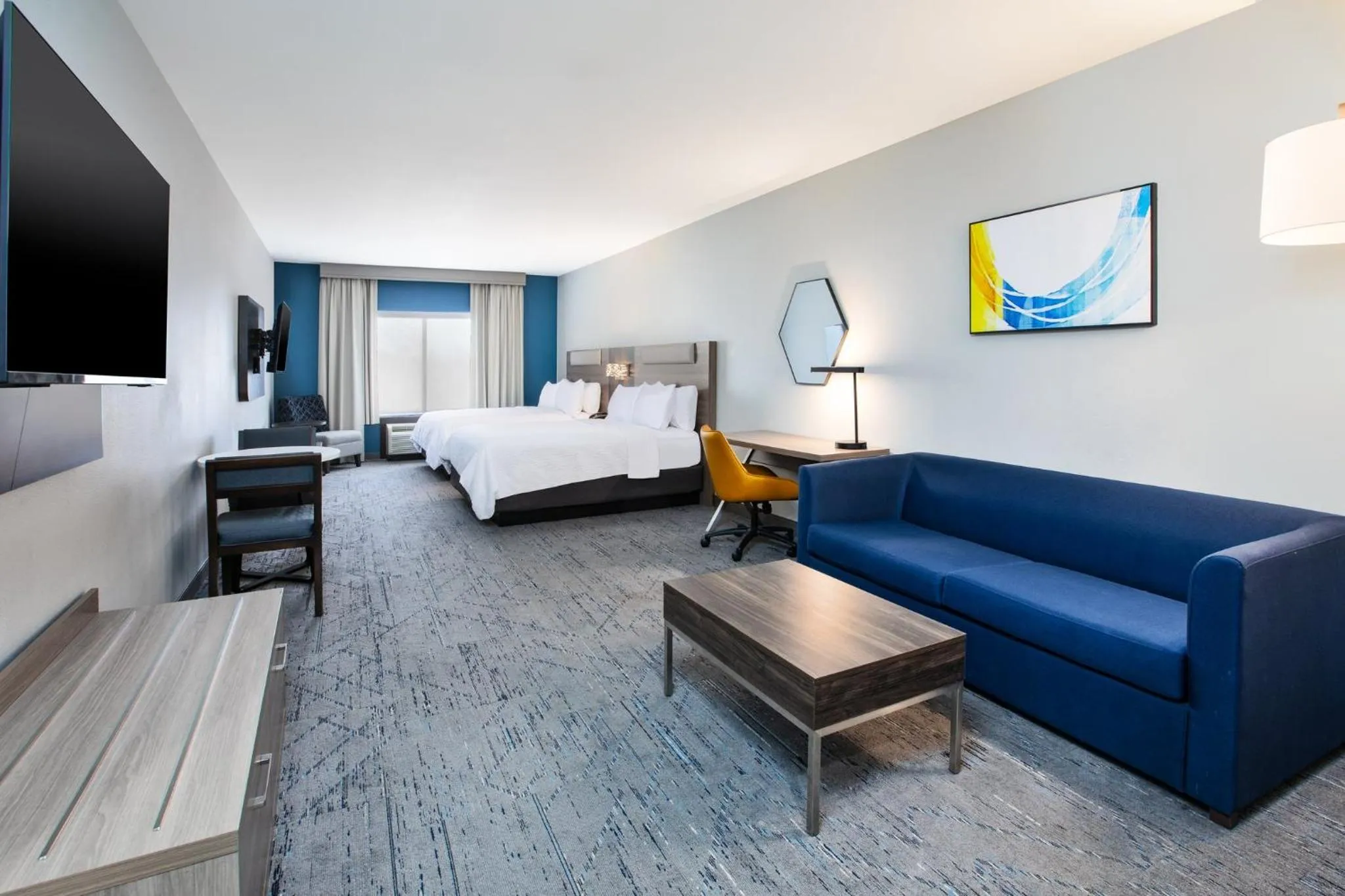 Photo of the whole room, Bed in Holiday Inn Express Hotel and Suites Duncan by IHG